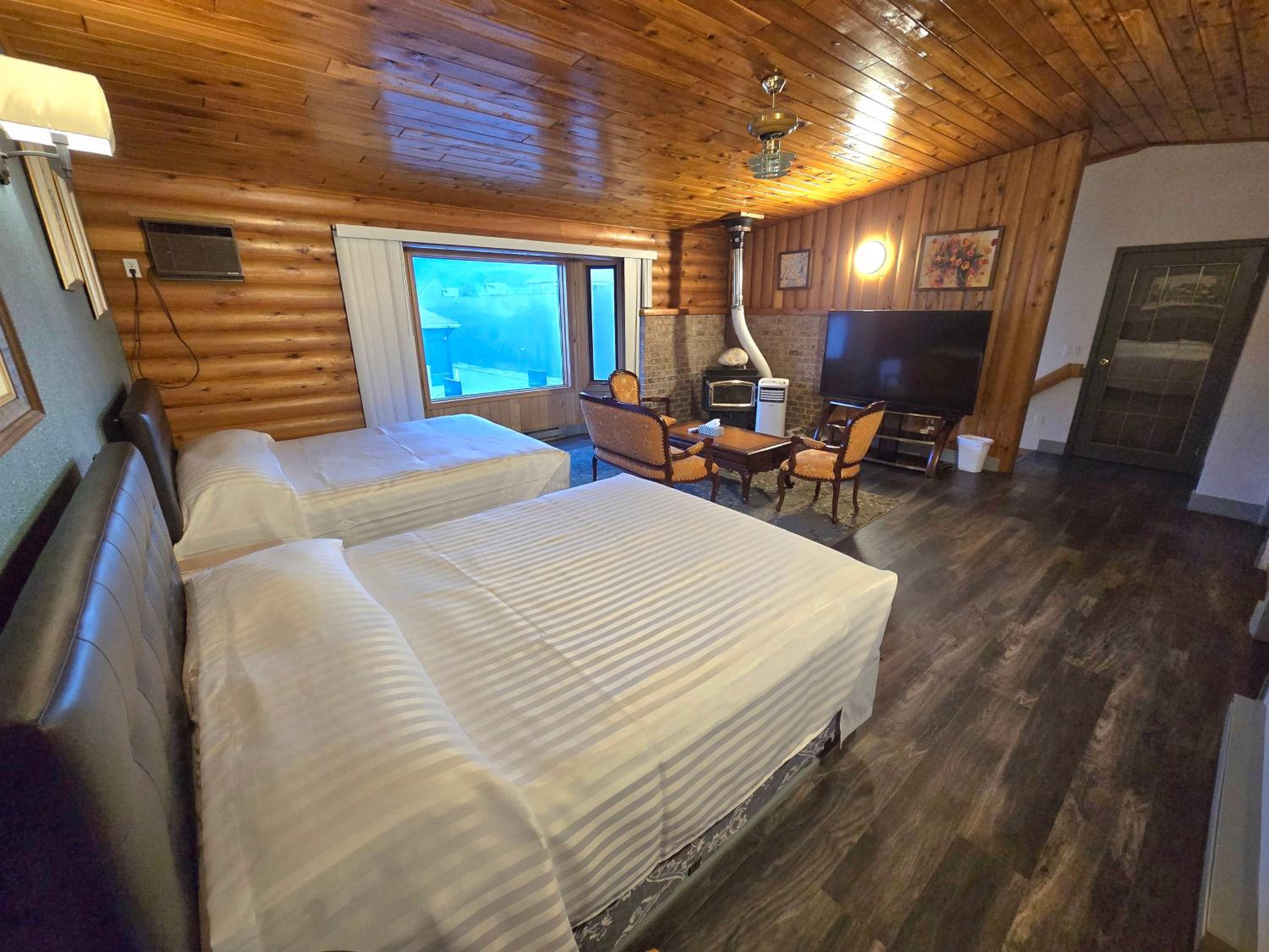 Two-Bedroom Suite photo 3