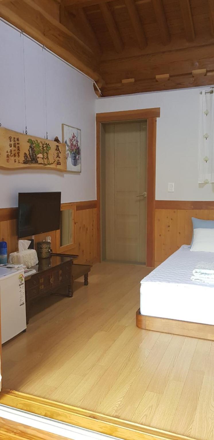 Quadruple Room with Private Bathroom - Photo 5