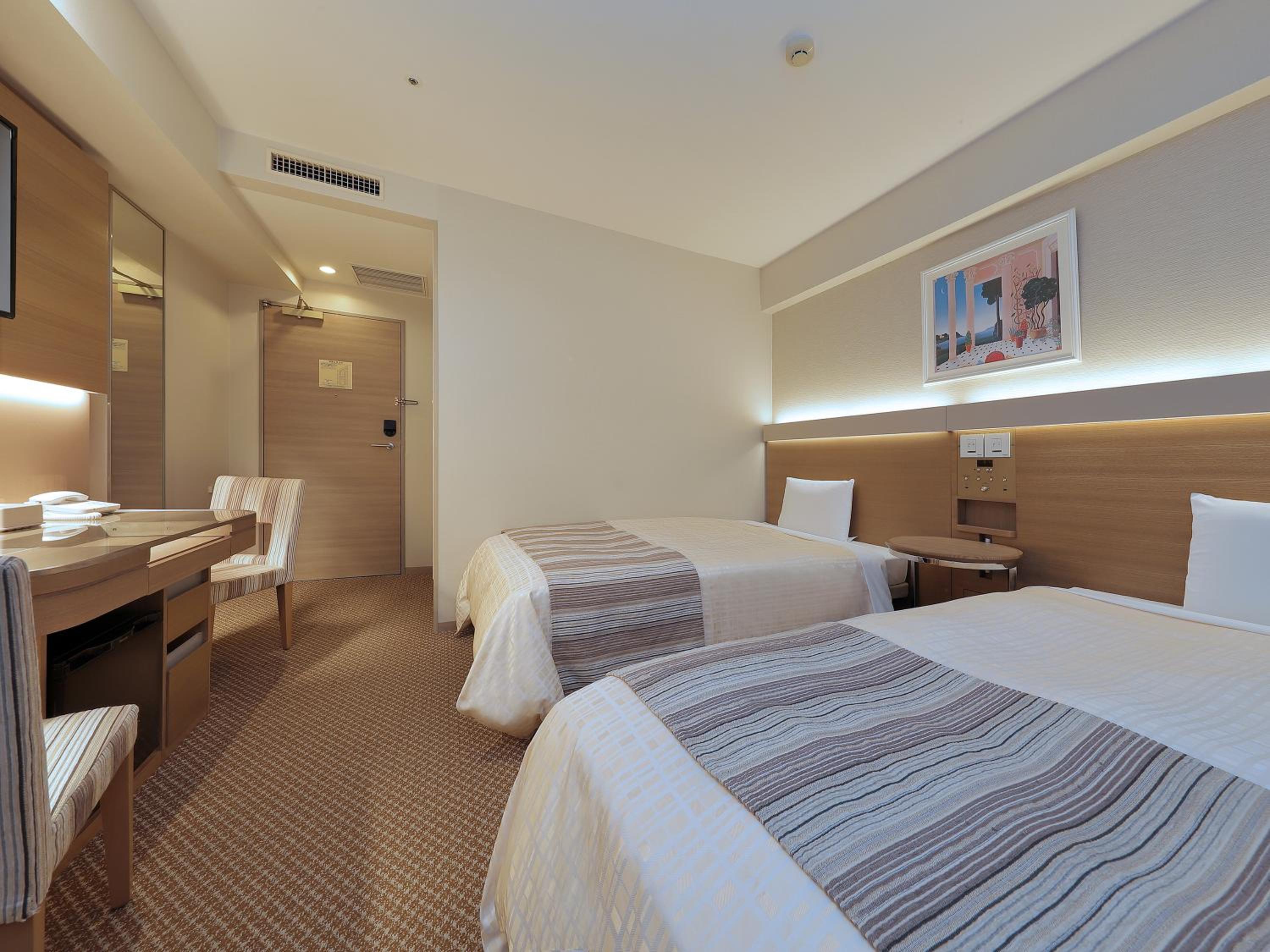 Twin Room - Non-Smoking photo 2