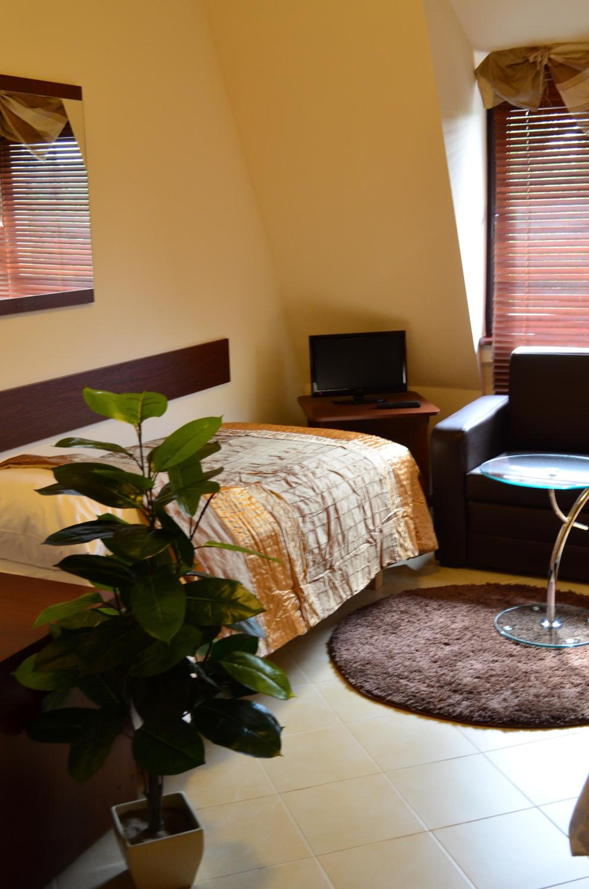 Double or Twin Room - Photo 3