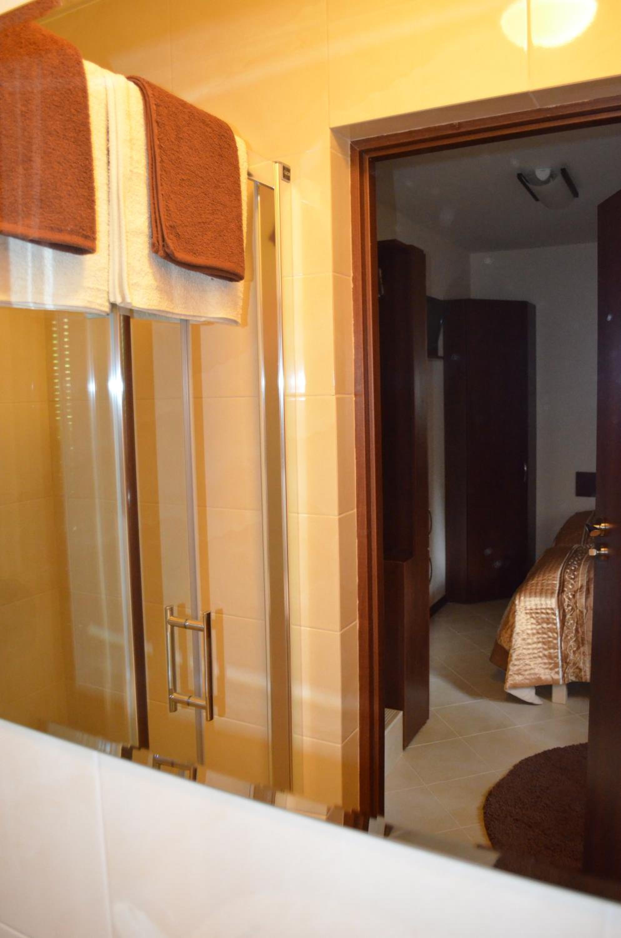 Double or Twin Room - Photo 16