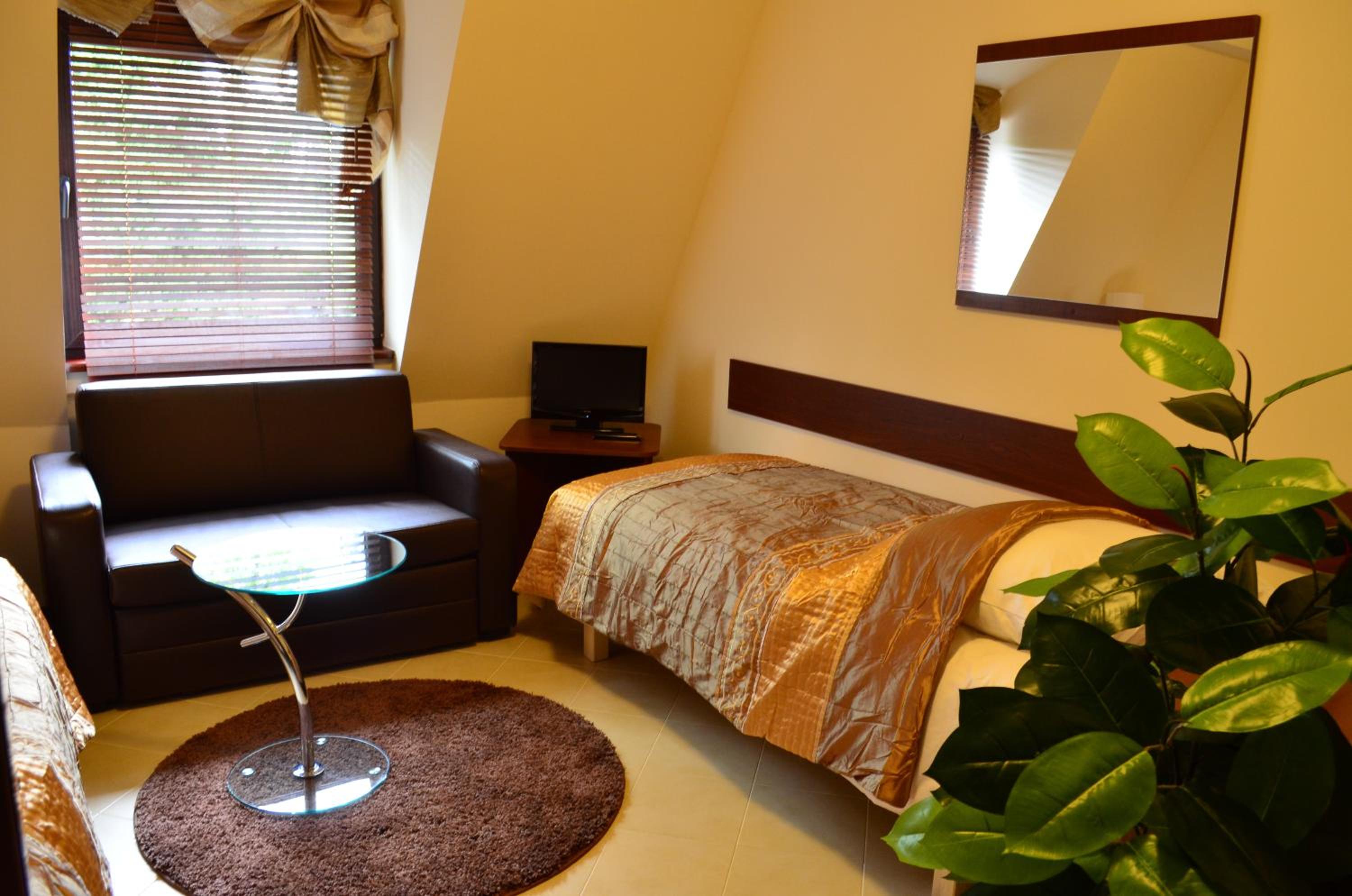 Double or Twin Room - Photo 4