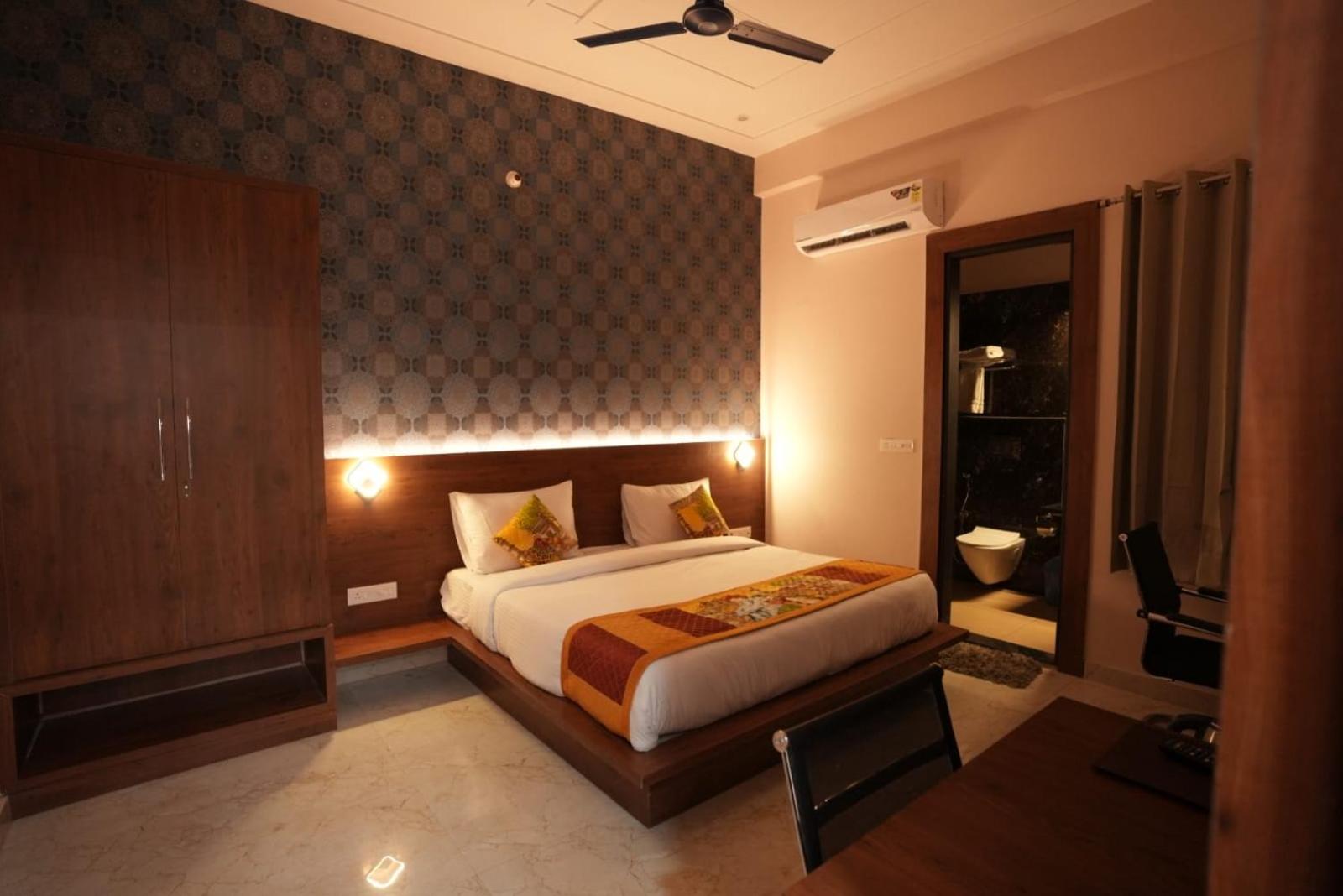 Superior King Room photo 2