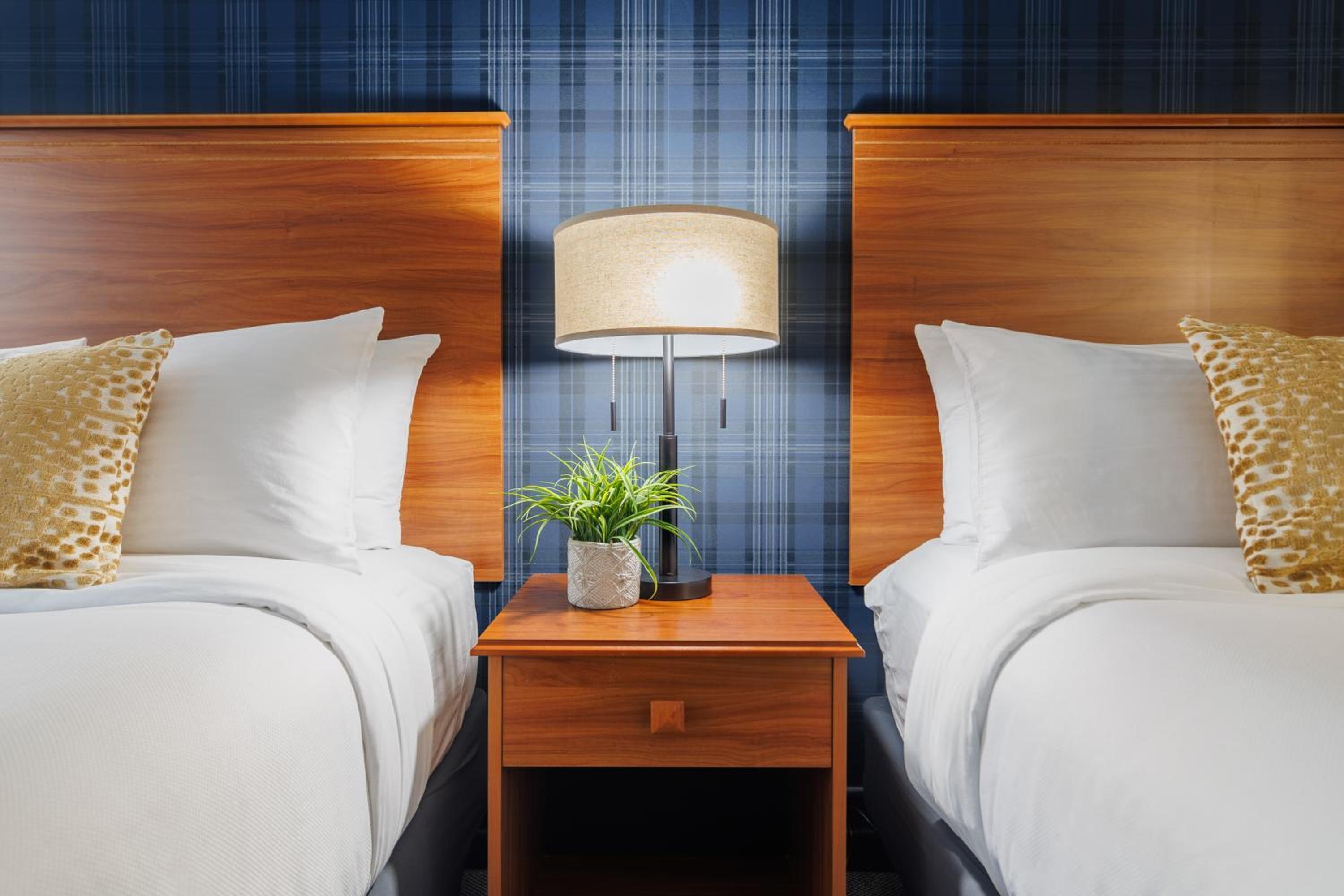 Deluxe Queen Room with Two Queen Beds photo 2