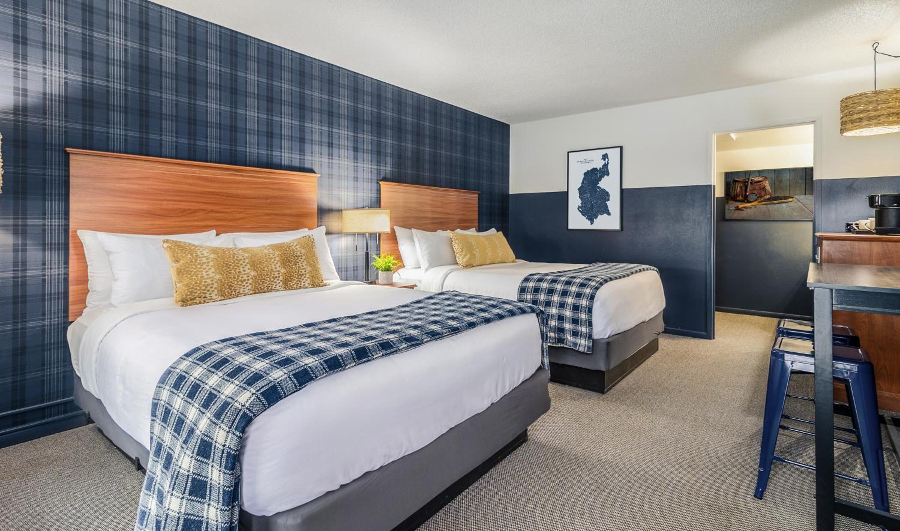 Deluxe Queen Room with Two Queen Beds photo 1