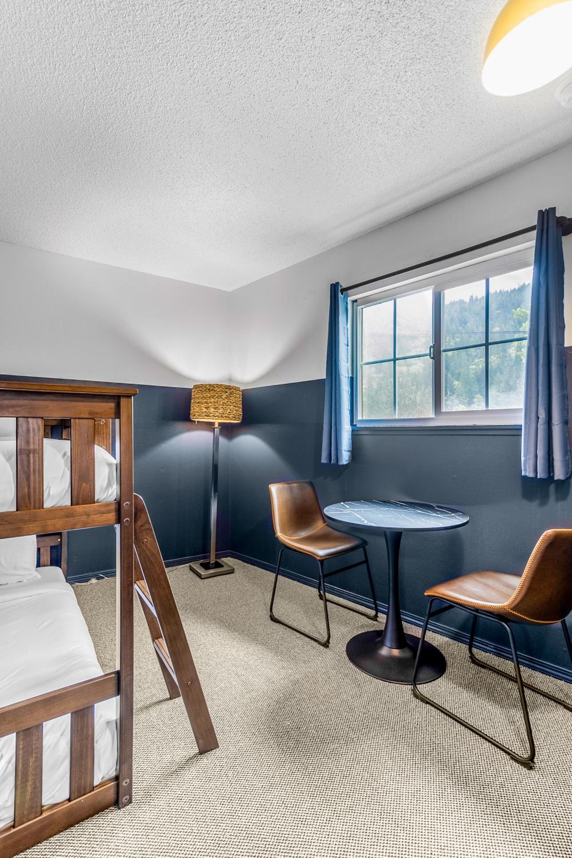 Deluxe King Suite photo 3