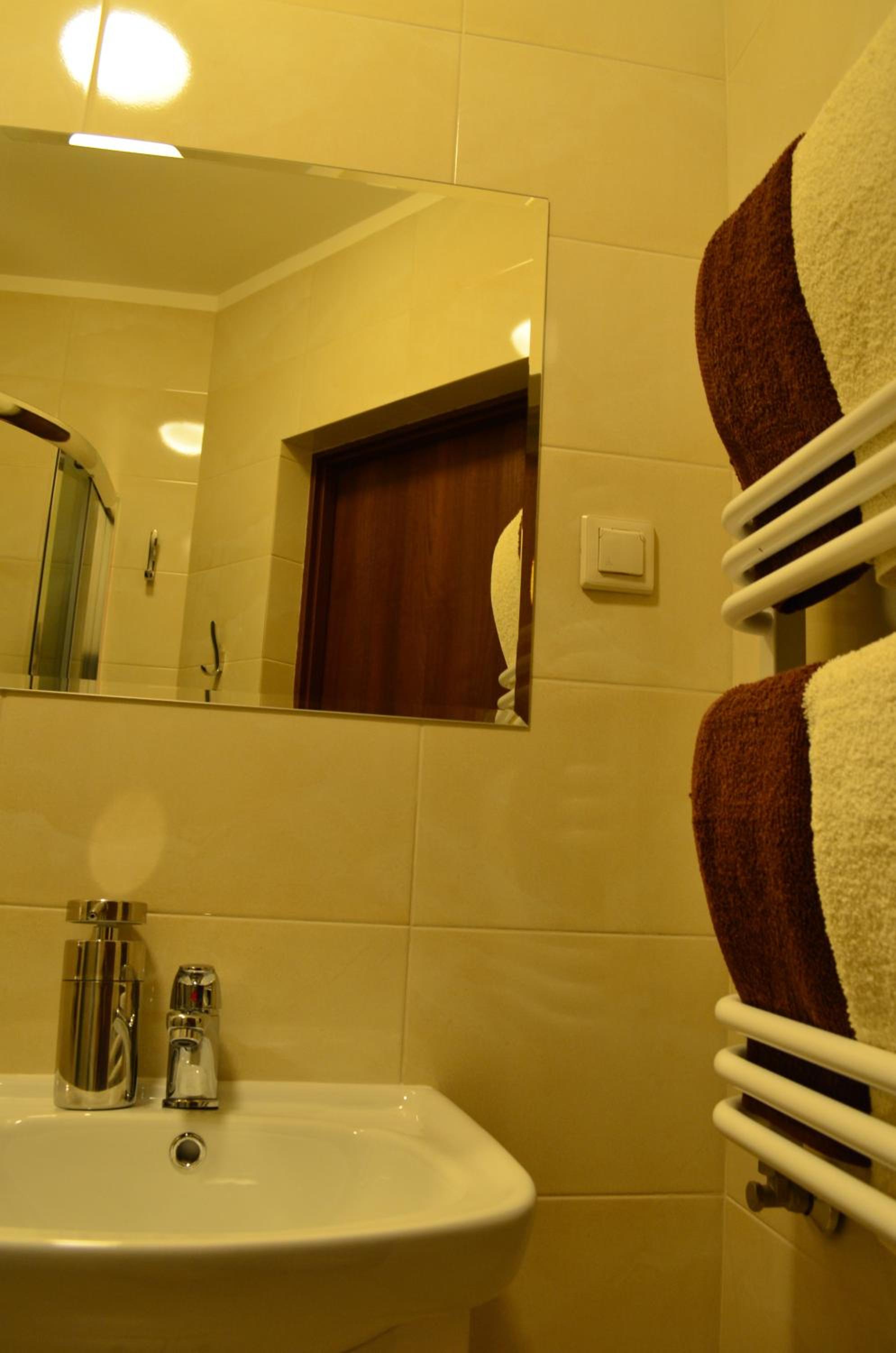 Double or Twin Room - Photo 25