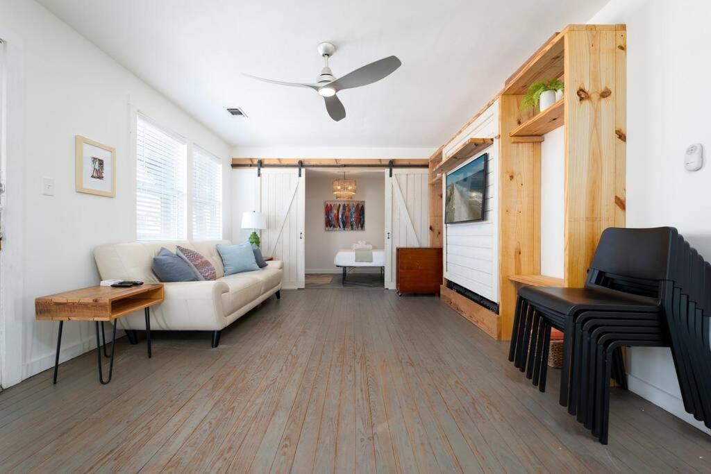 Three-Bedroom Apartment photo 1