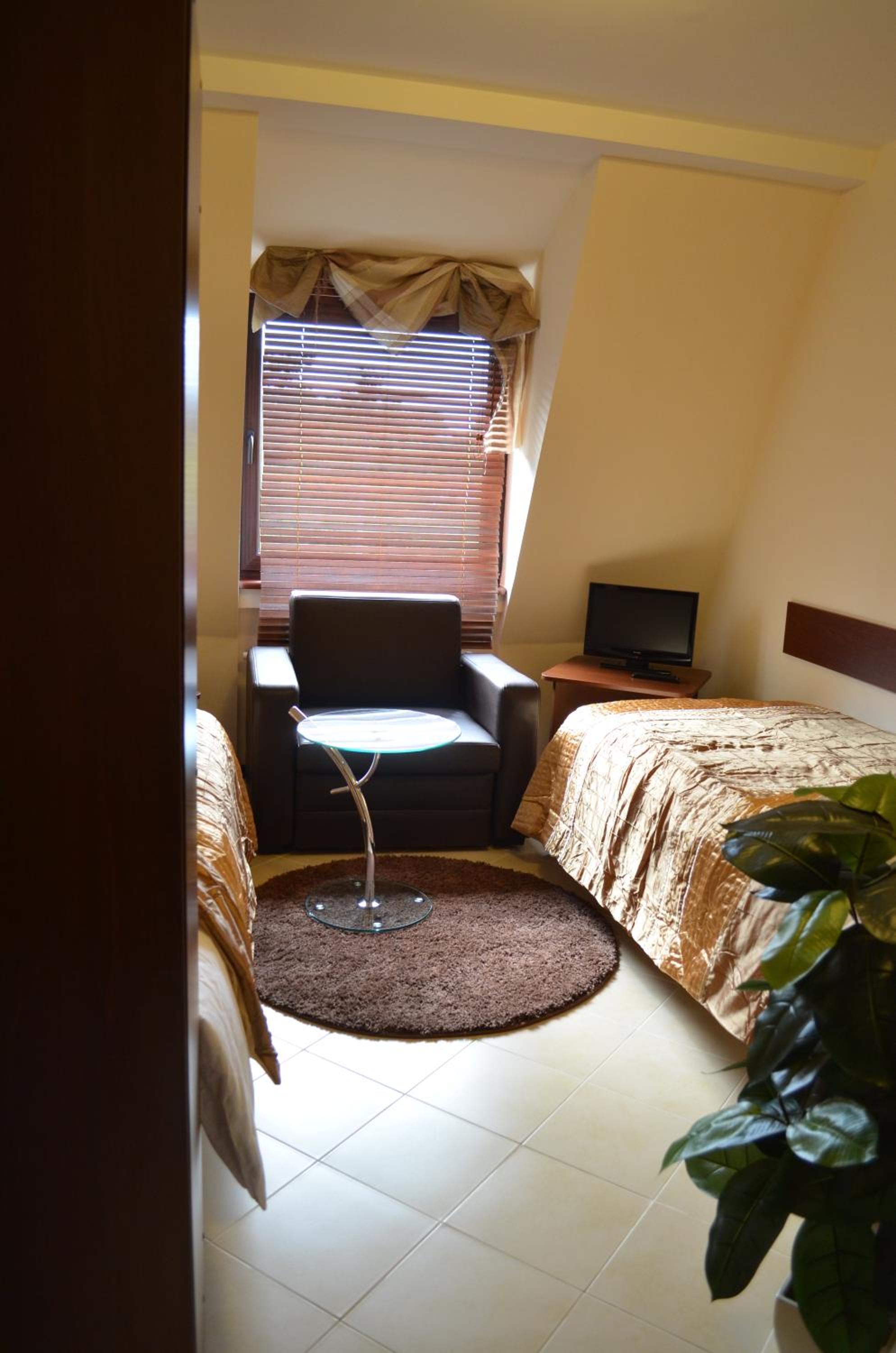 Double or Twin Room - Photo 5