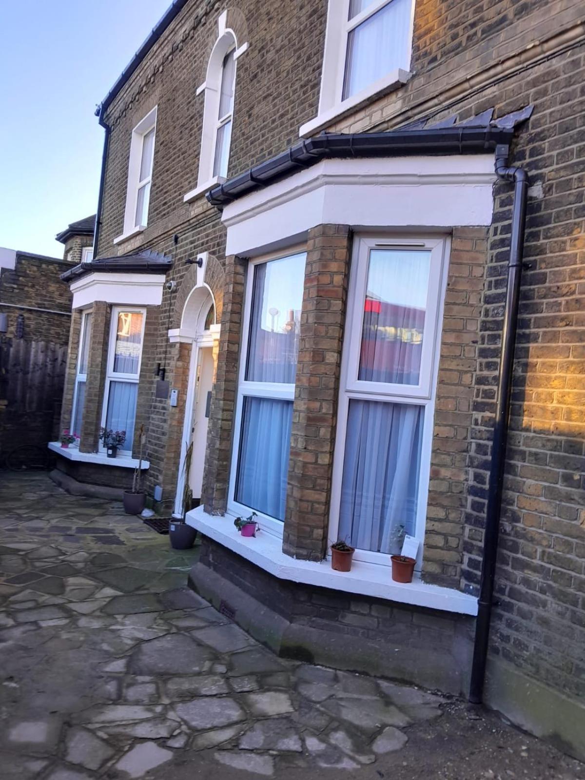 Deluxe Double Room (2 Adults + 1 Child)