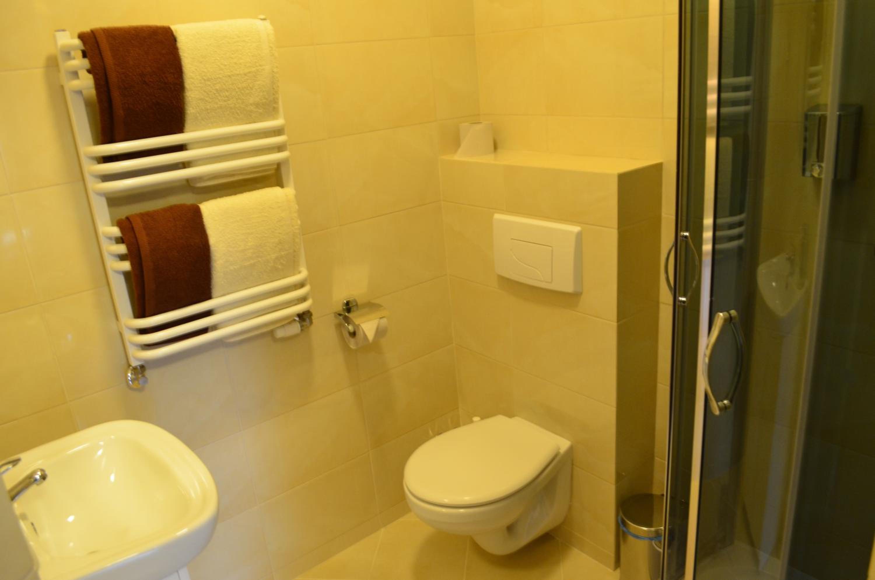 Double or Twin Room - Photo 22