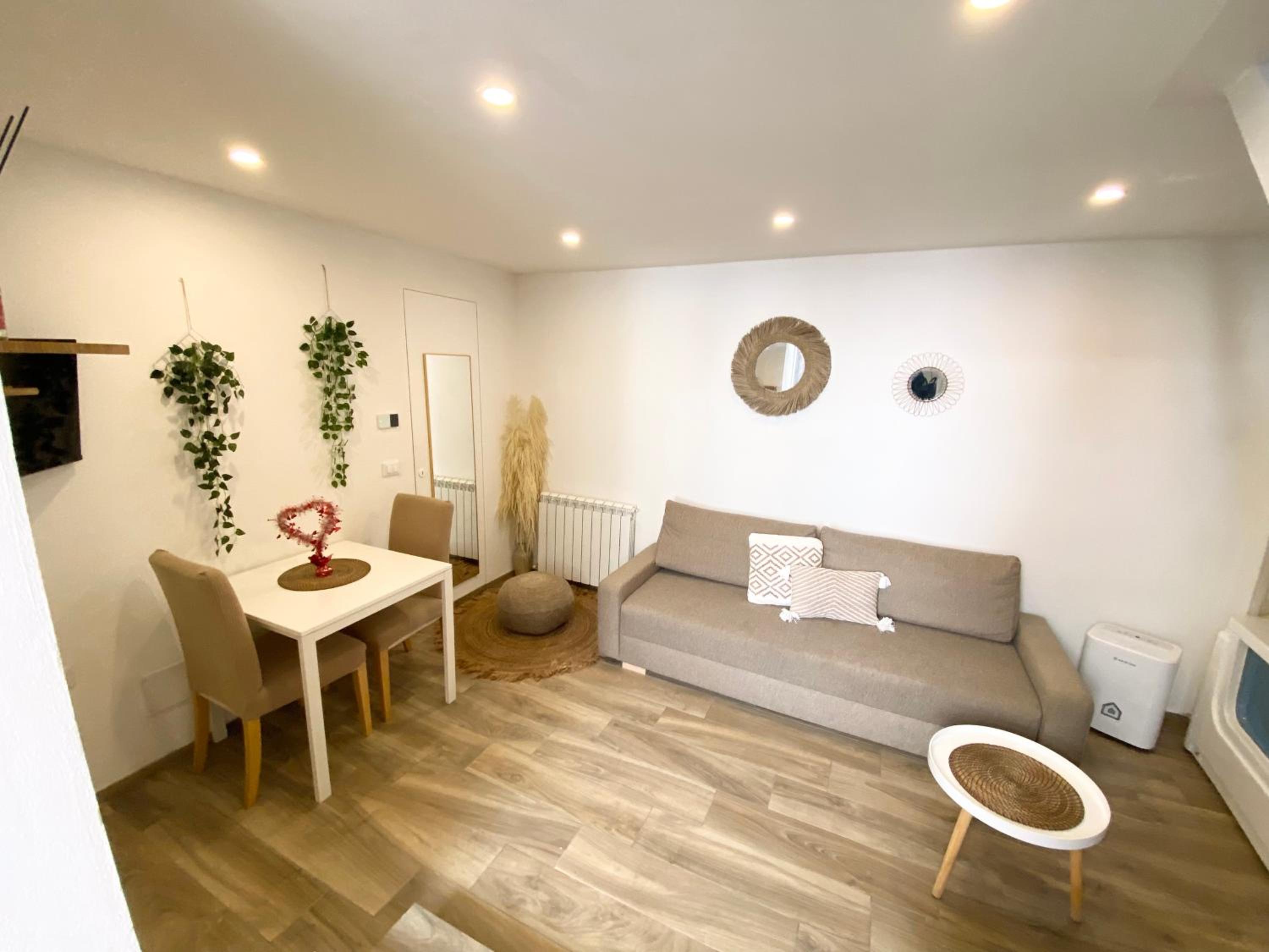 Double Room with Spa Bath - Photo 10