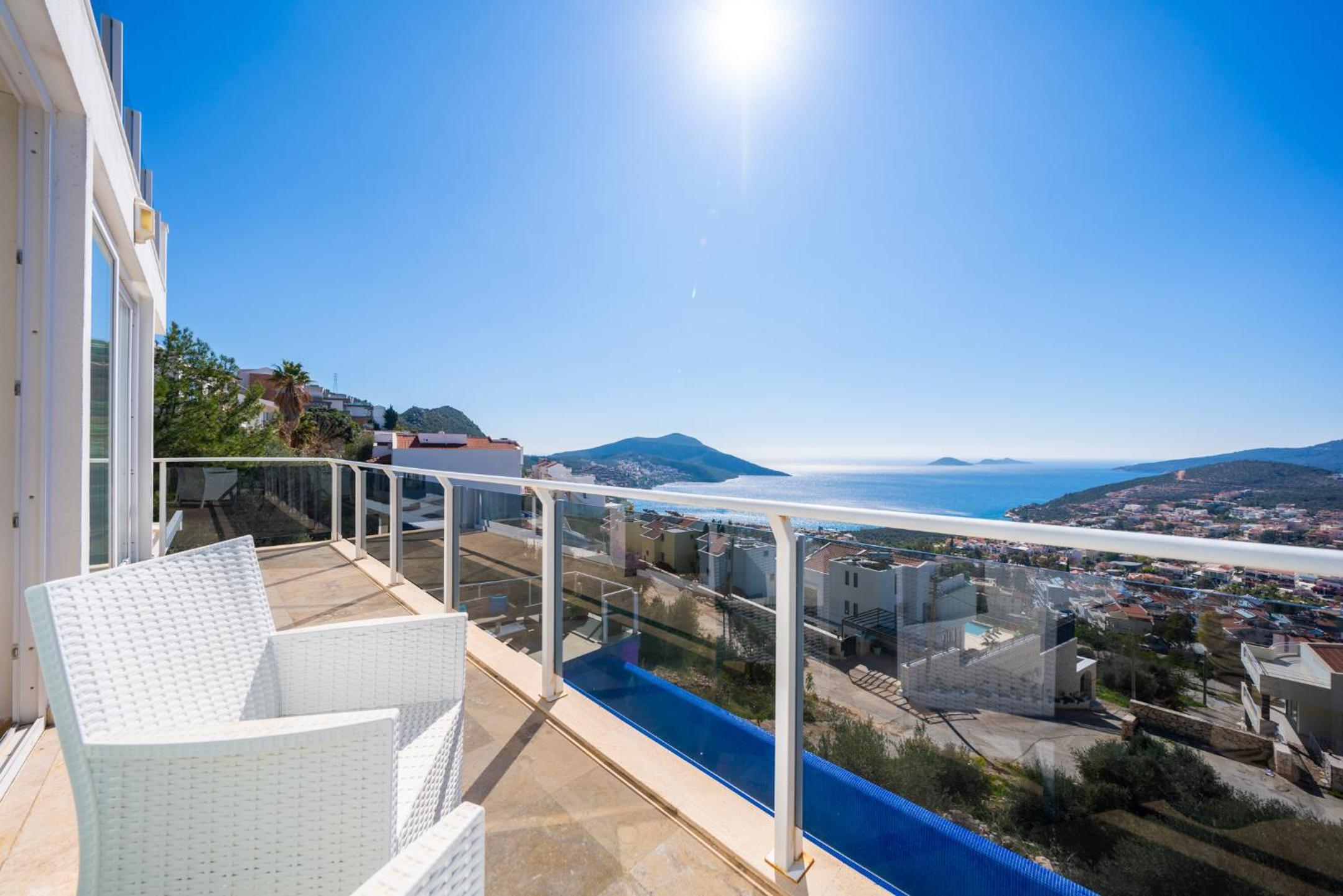 Villa photo 3