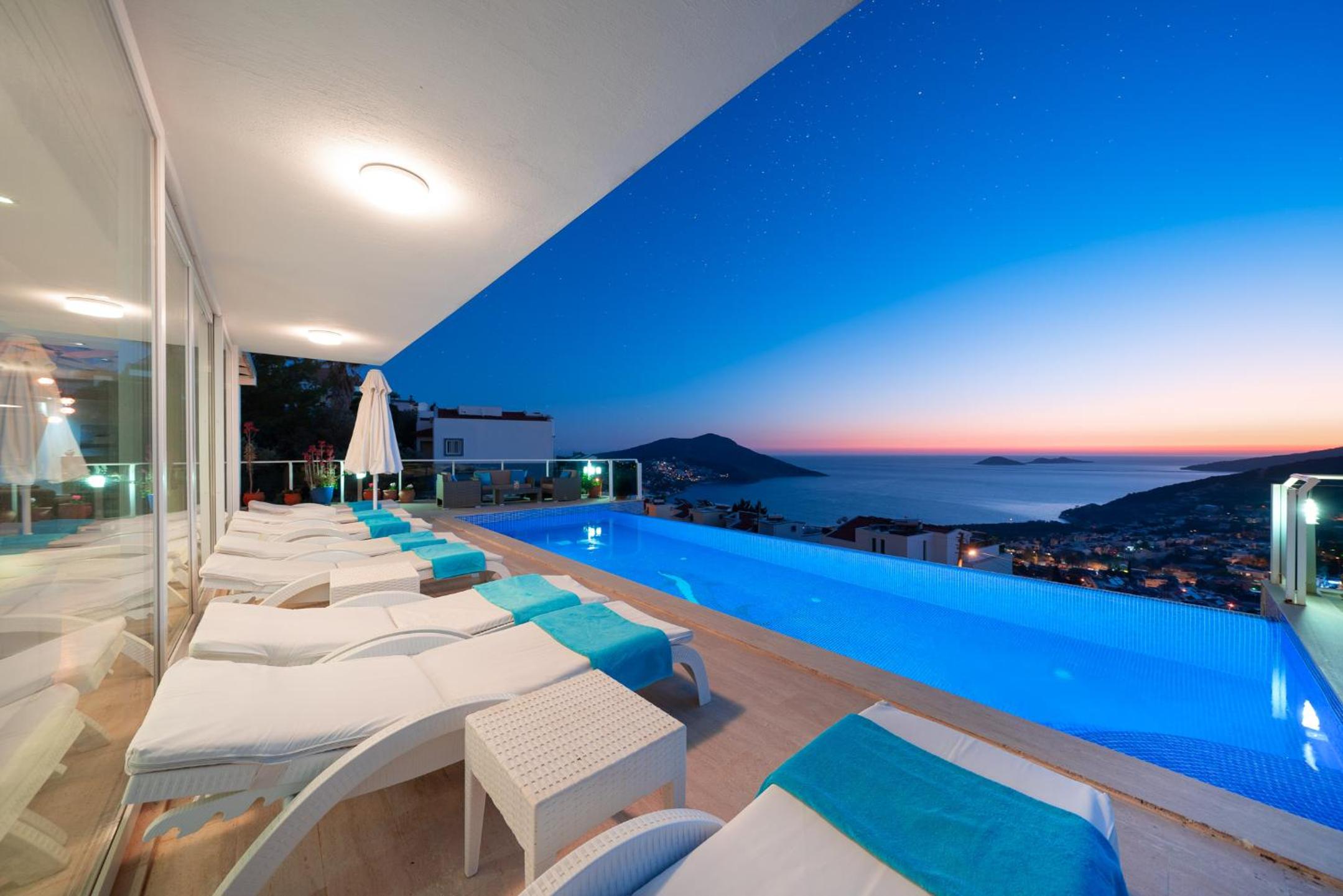 Villa photo 2