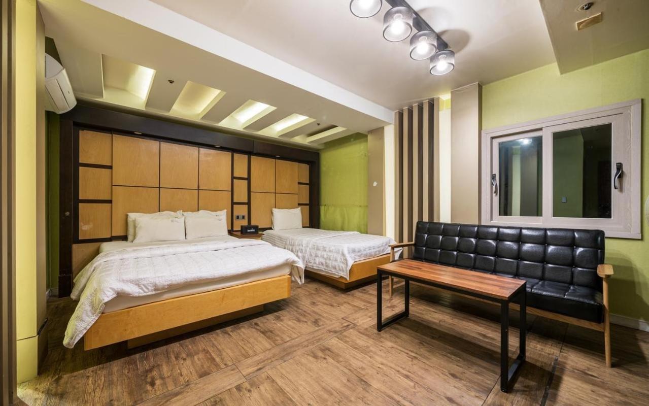 Twin Room - Photo 1