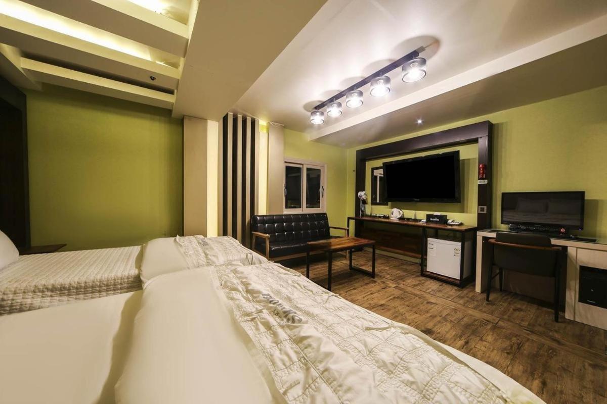Twin Room - Photo 2