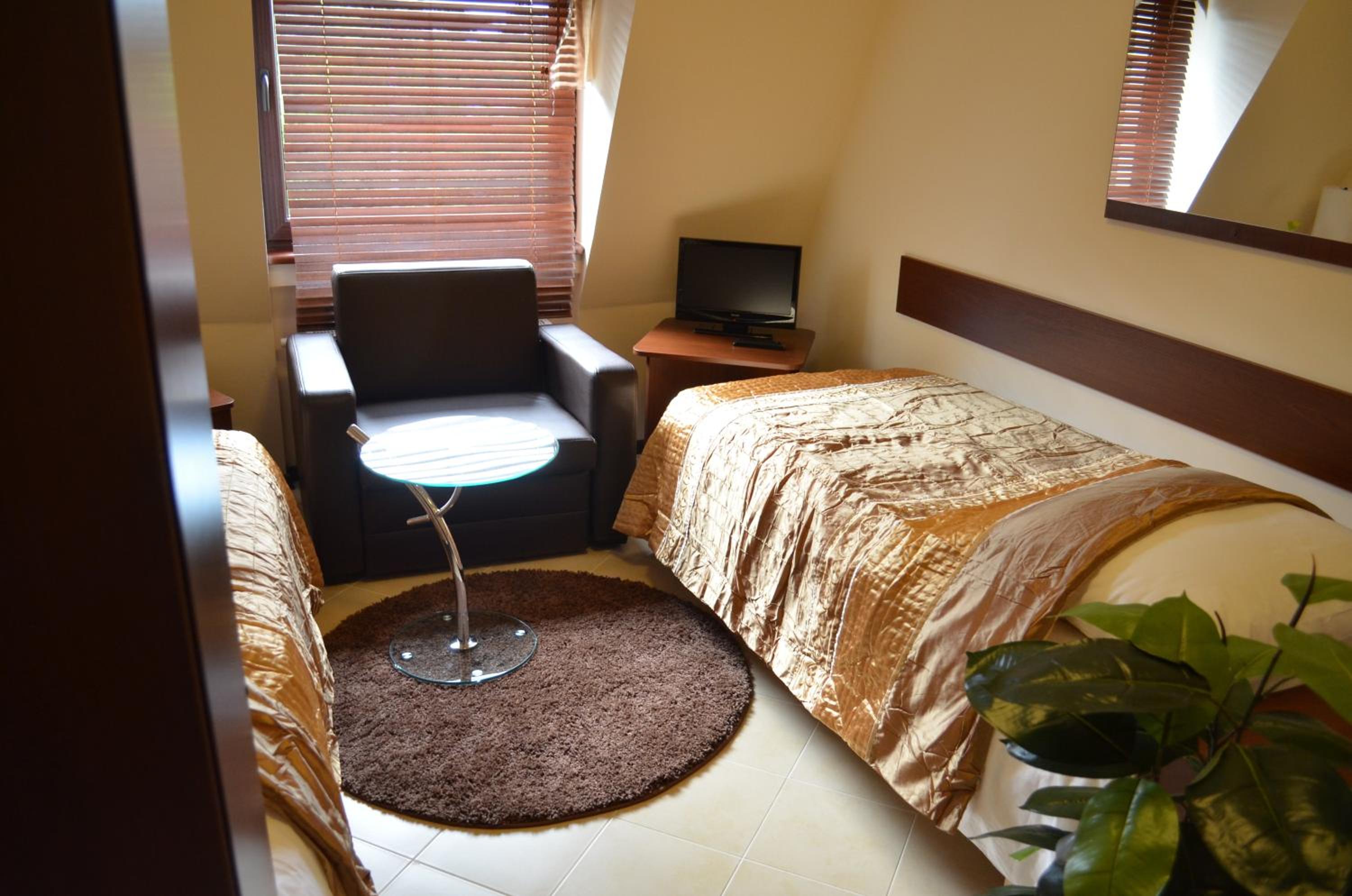 Double or Twin Room - Photo 18