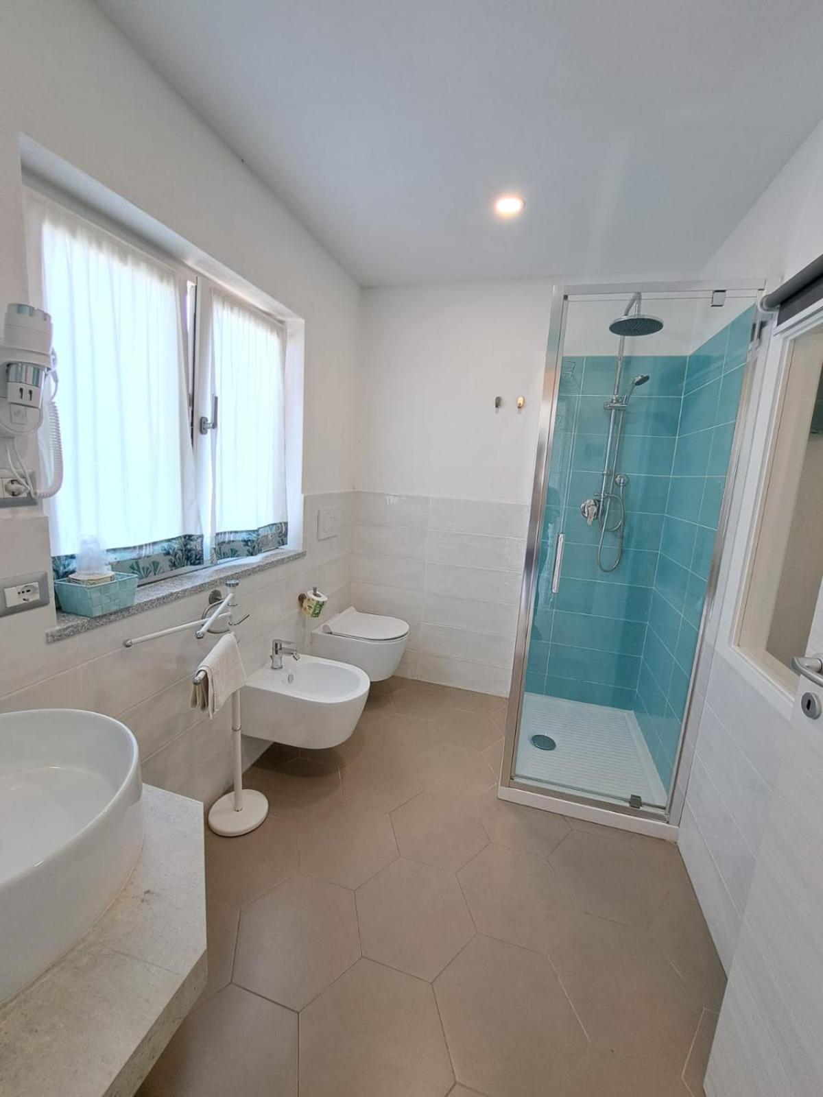 Standard Double Room - Photo 6