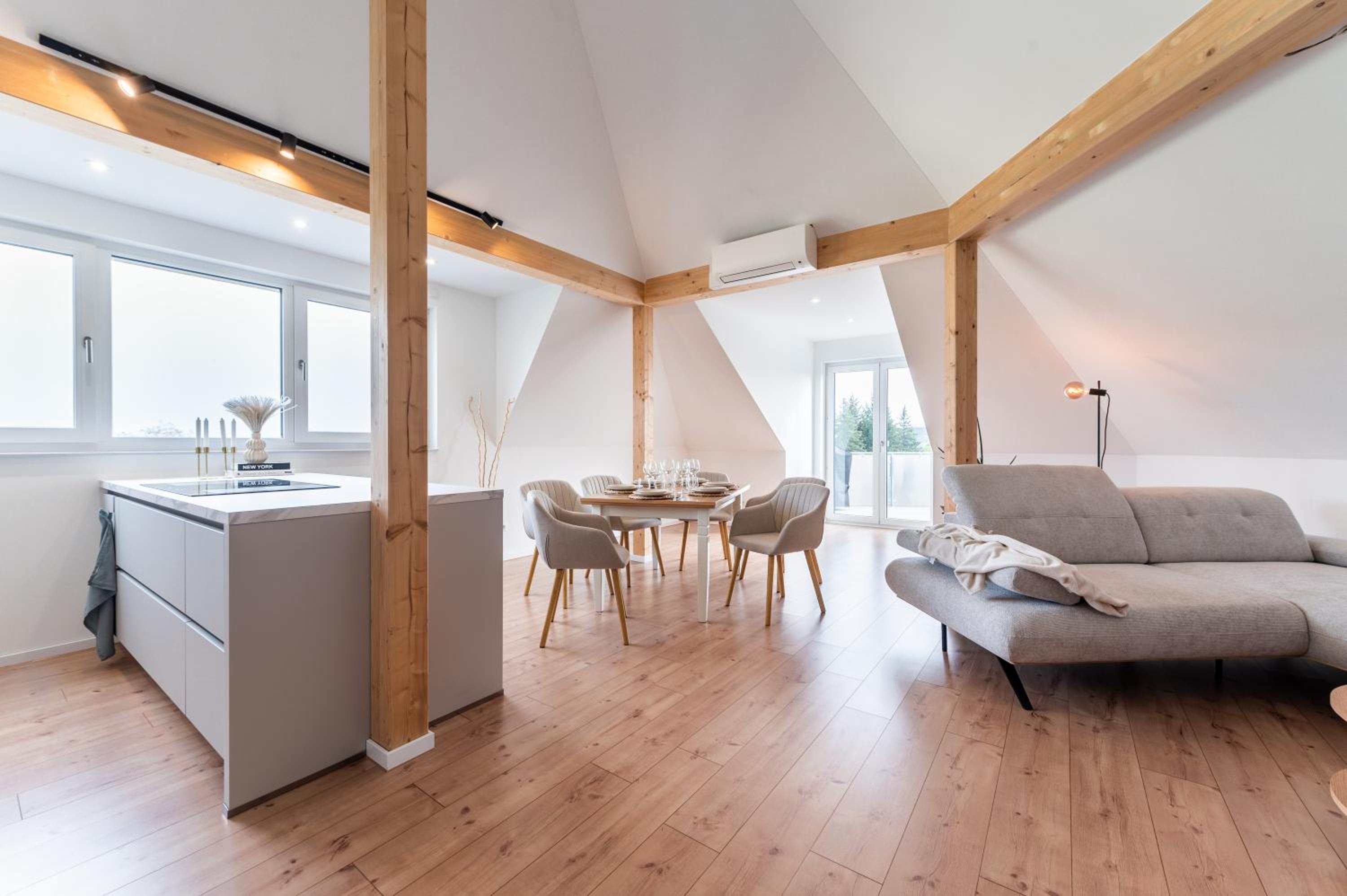 Three-Bedroom Premium Apartment with Balcony photo 1
