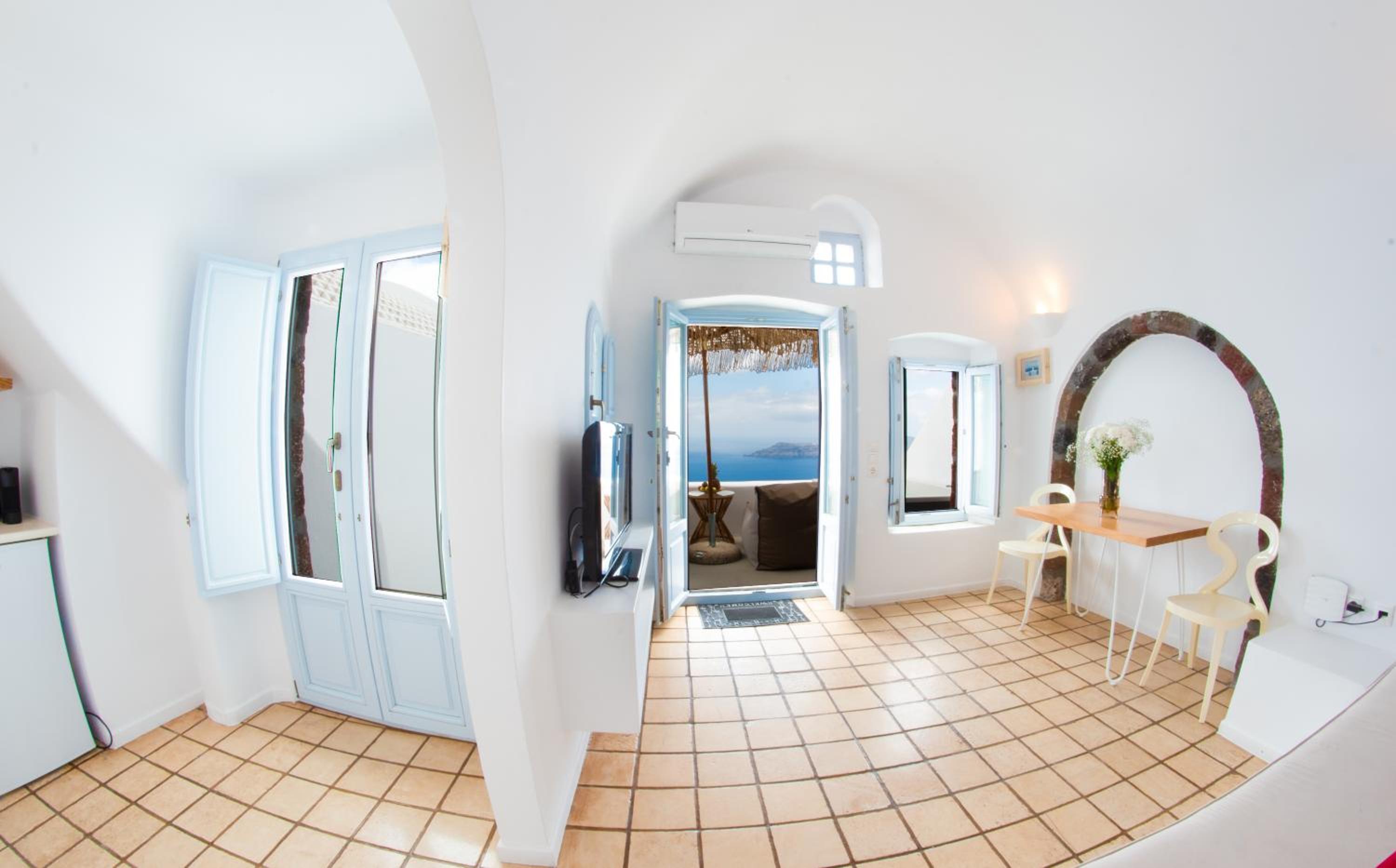Suite with Hot Tub - Photo 12