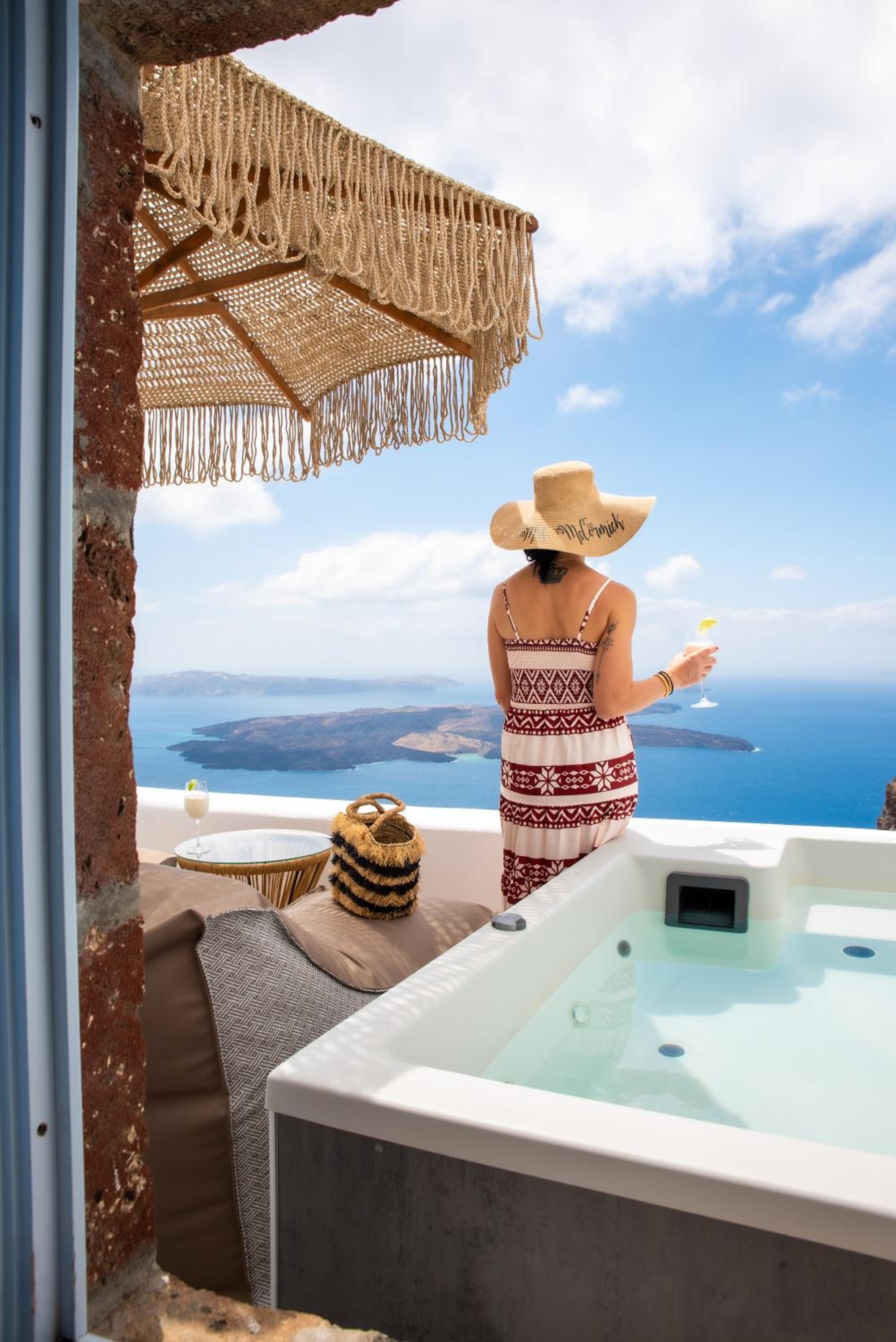 Suite with Hot Tub - Photo 4