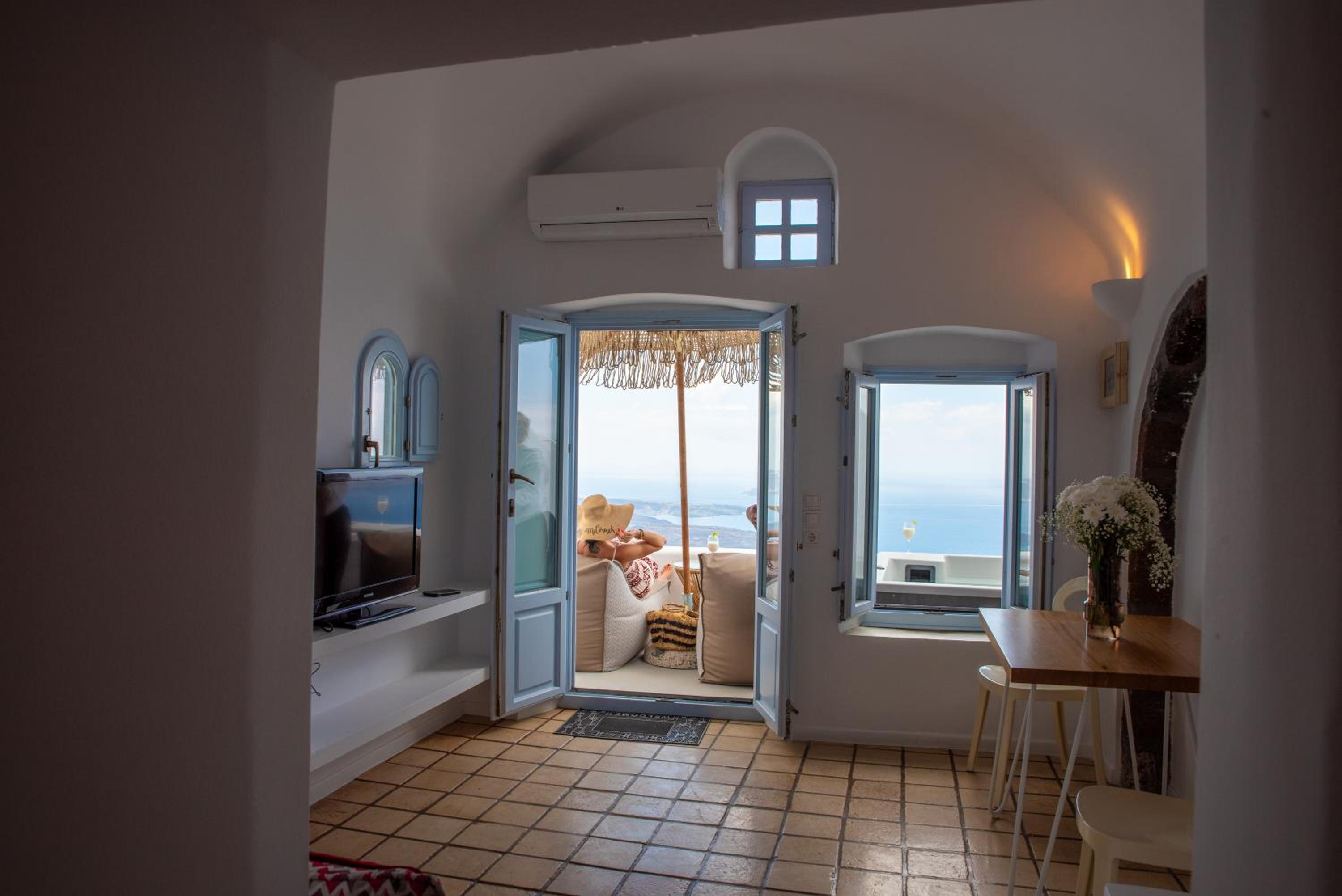 Suite with Hot Tub - Photo 15