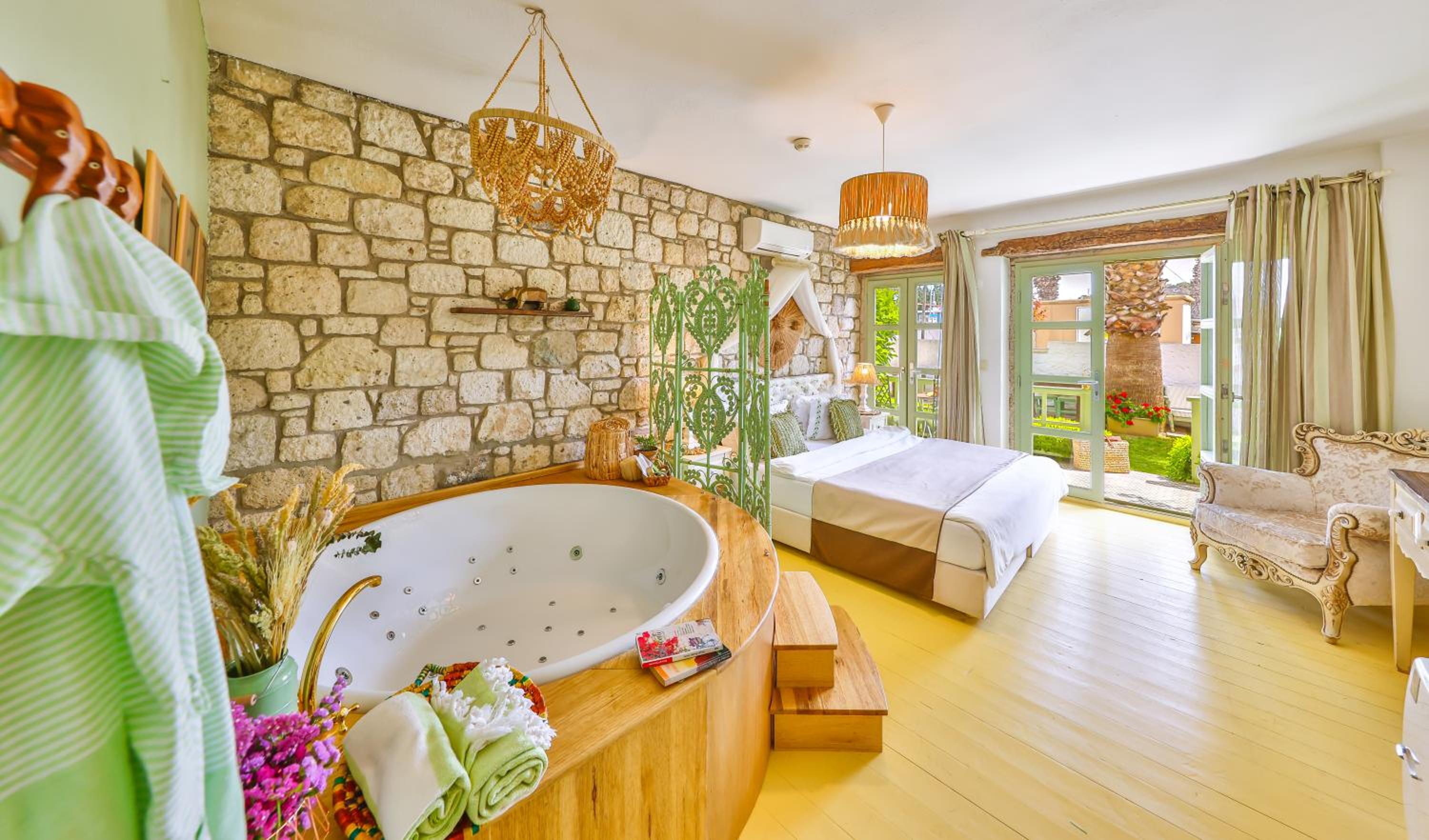 Deluxe Room with Terrace & Fireplace & Jakuzzi photo 1