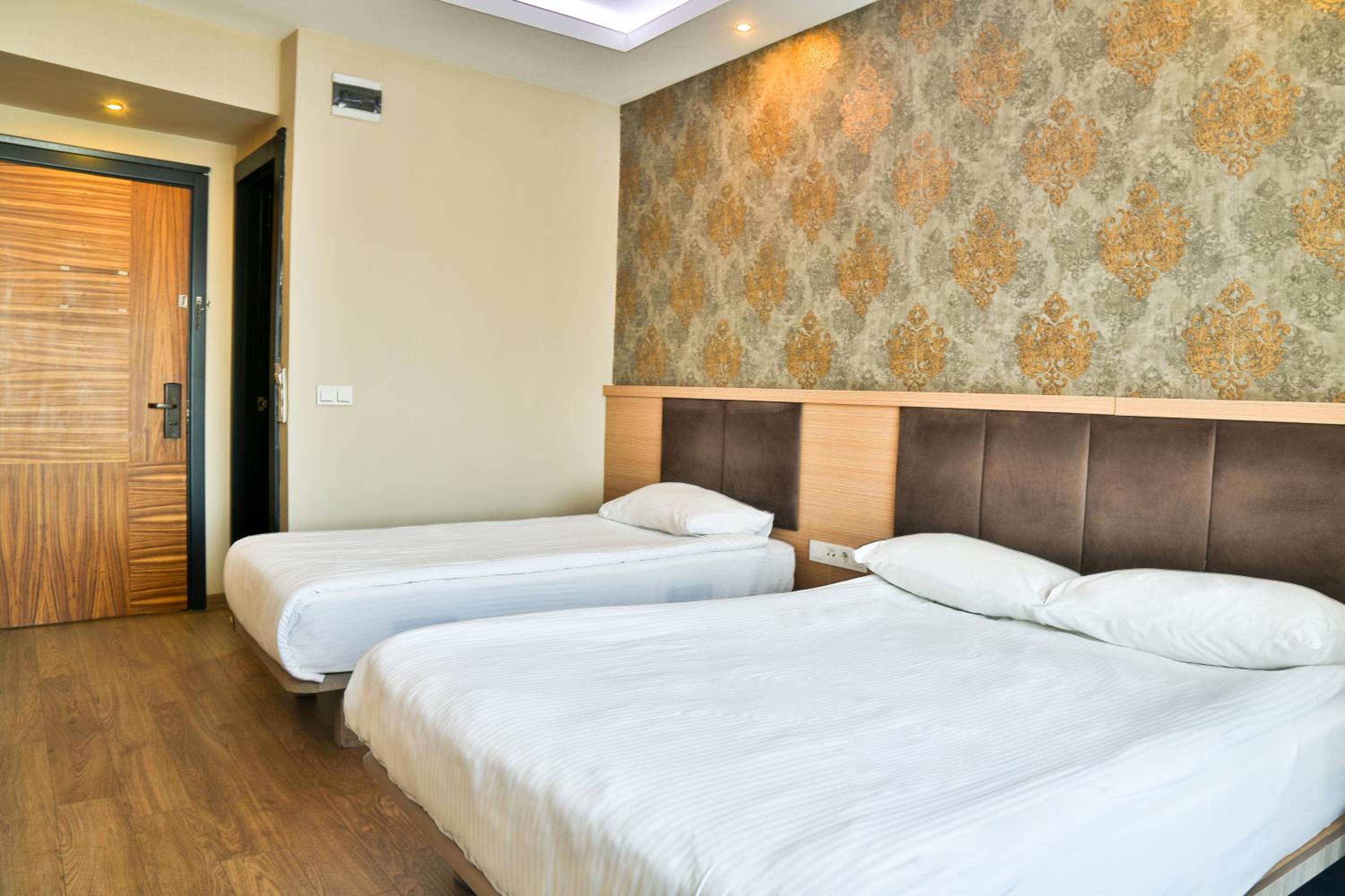 Budget Double Room ( No Balcony ) photo 1