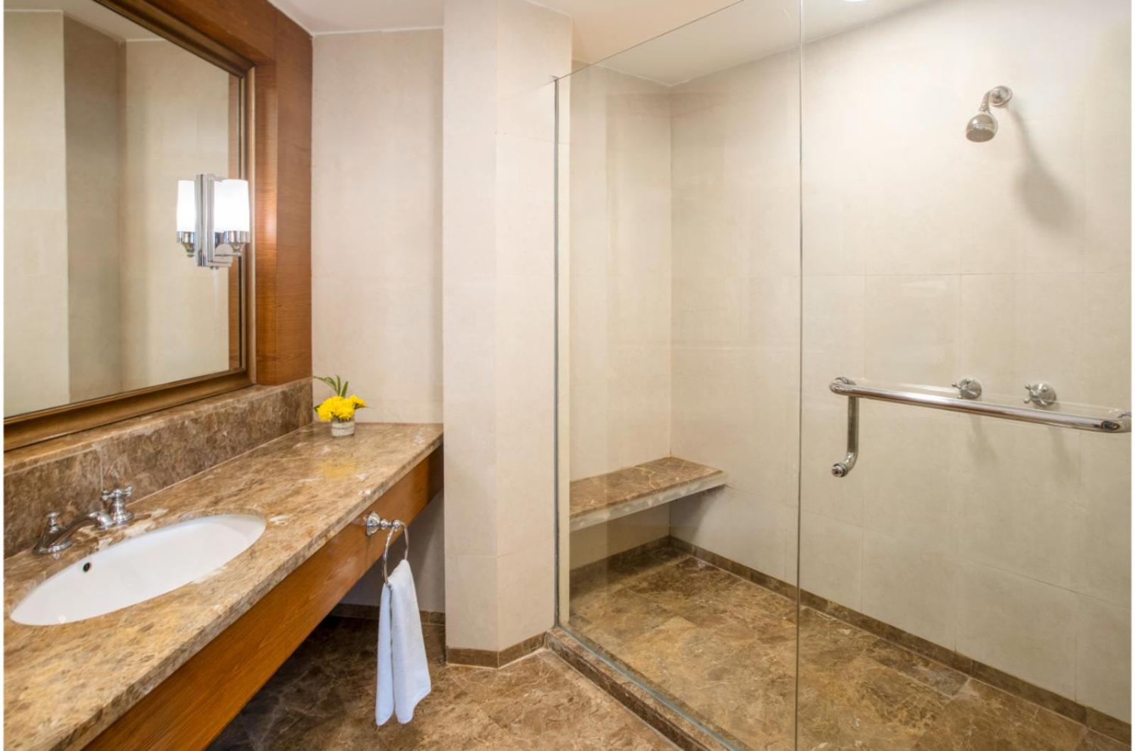 Executive Suite - Photo 3