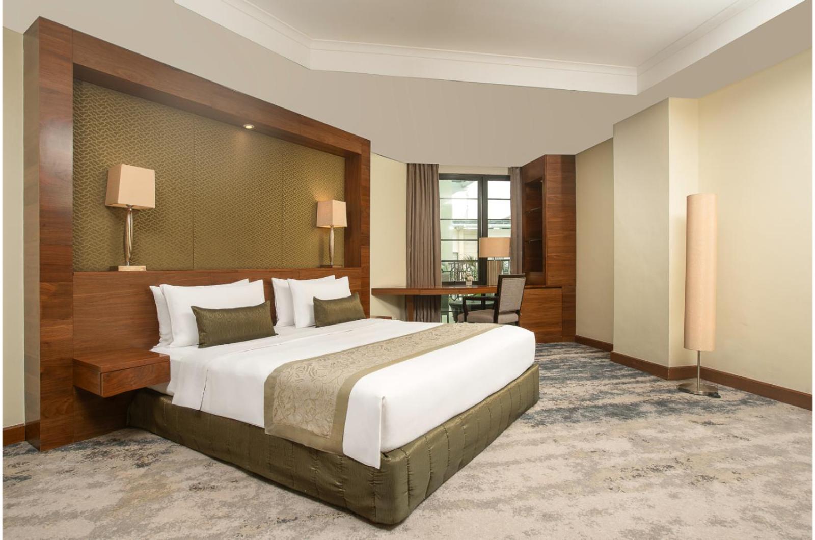 Executive Suite - Photo 1