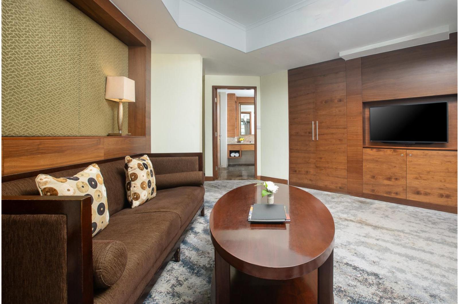 Executive Suite - Photo 6