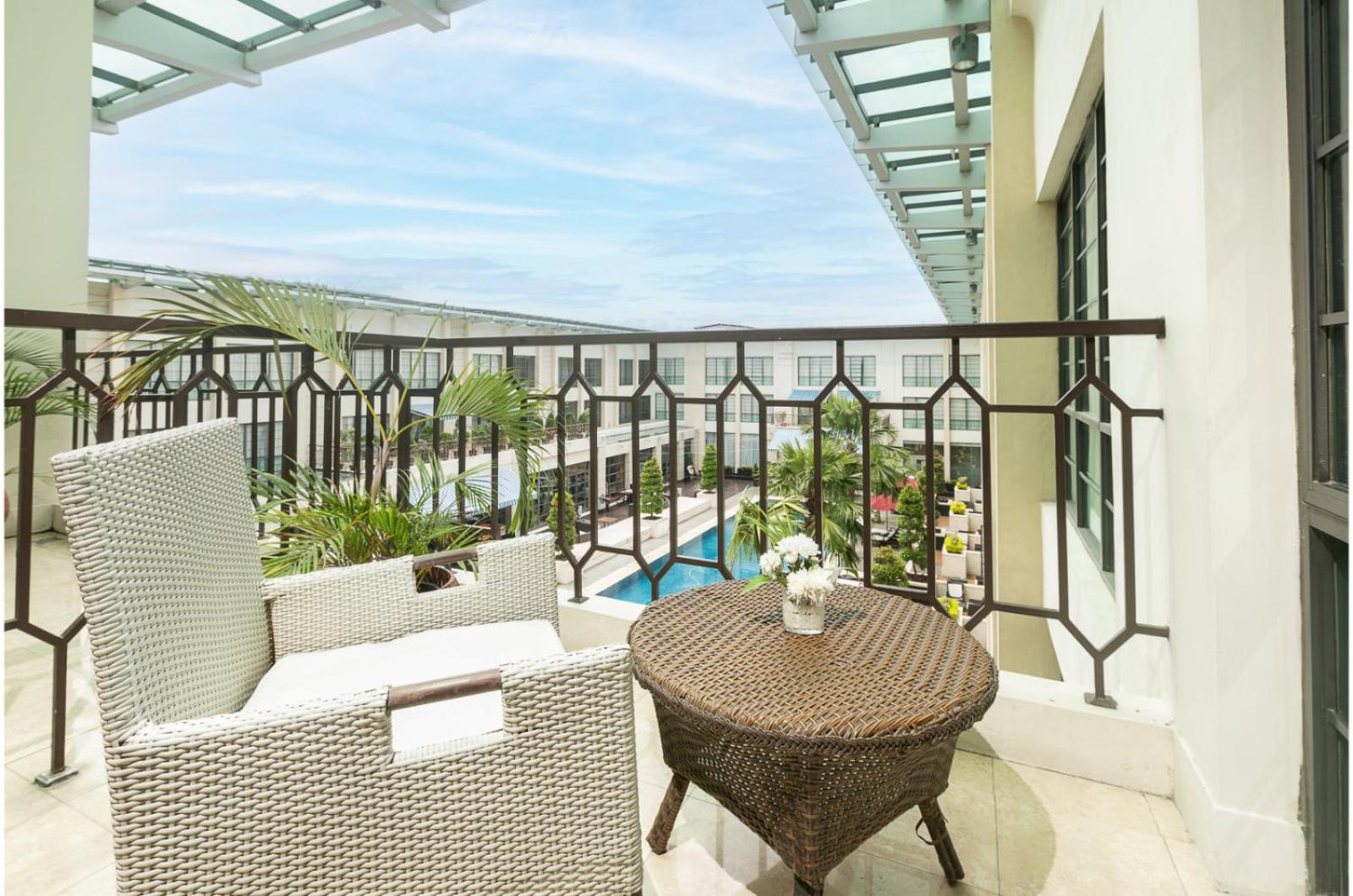 Executive Suite - Photo 4