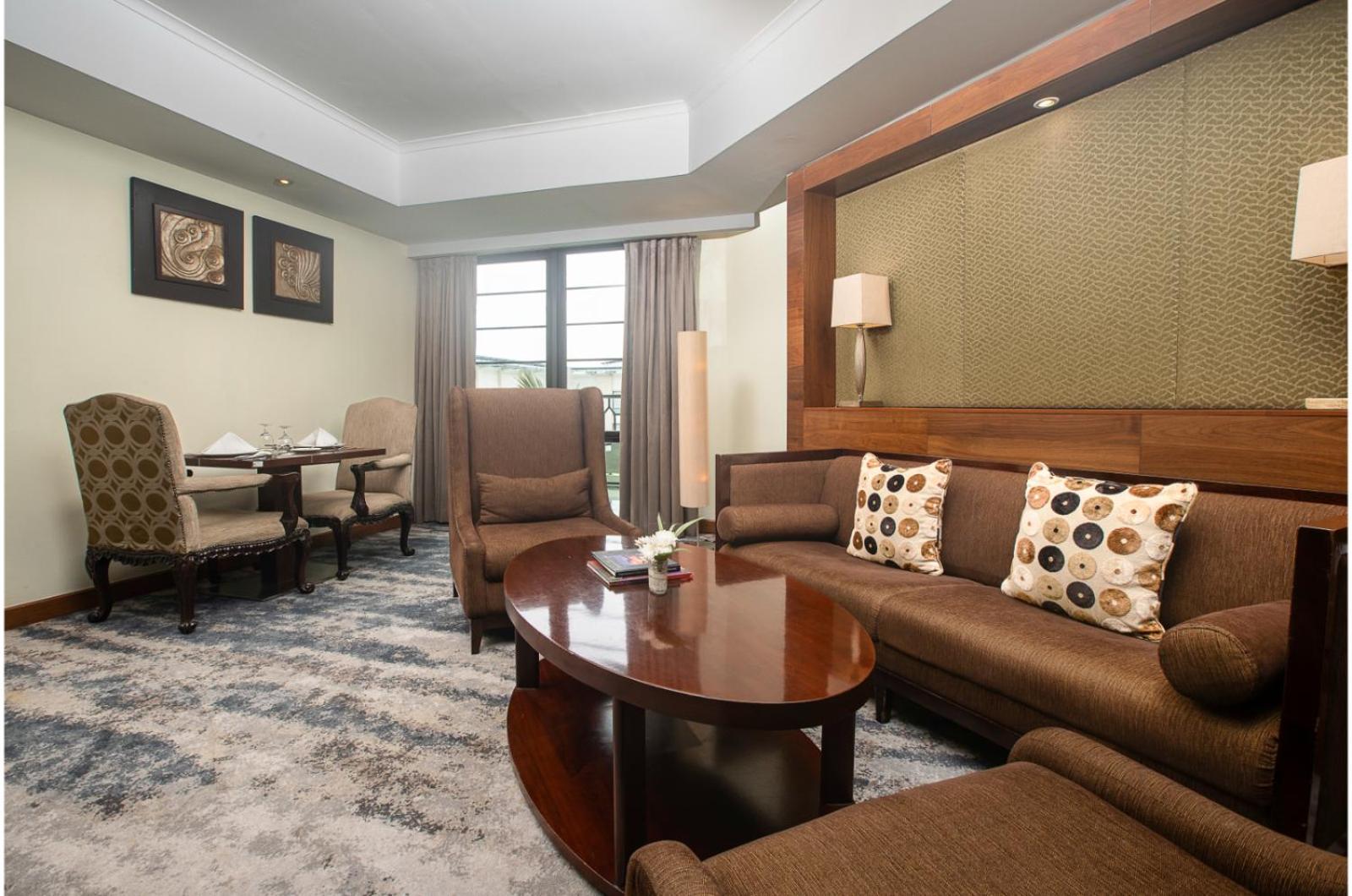 Executive Suite - Photo 5