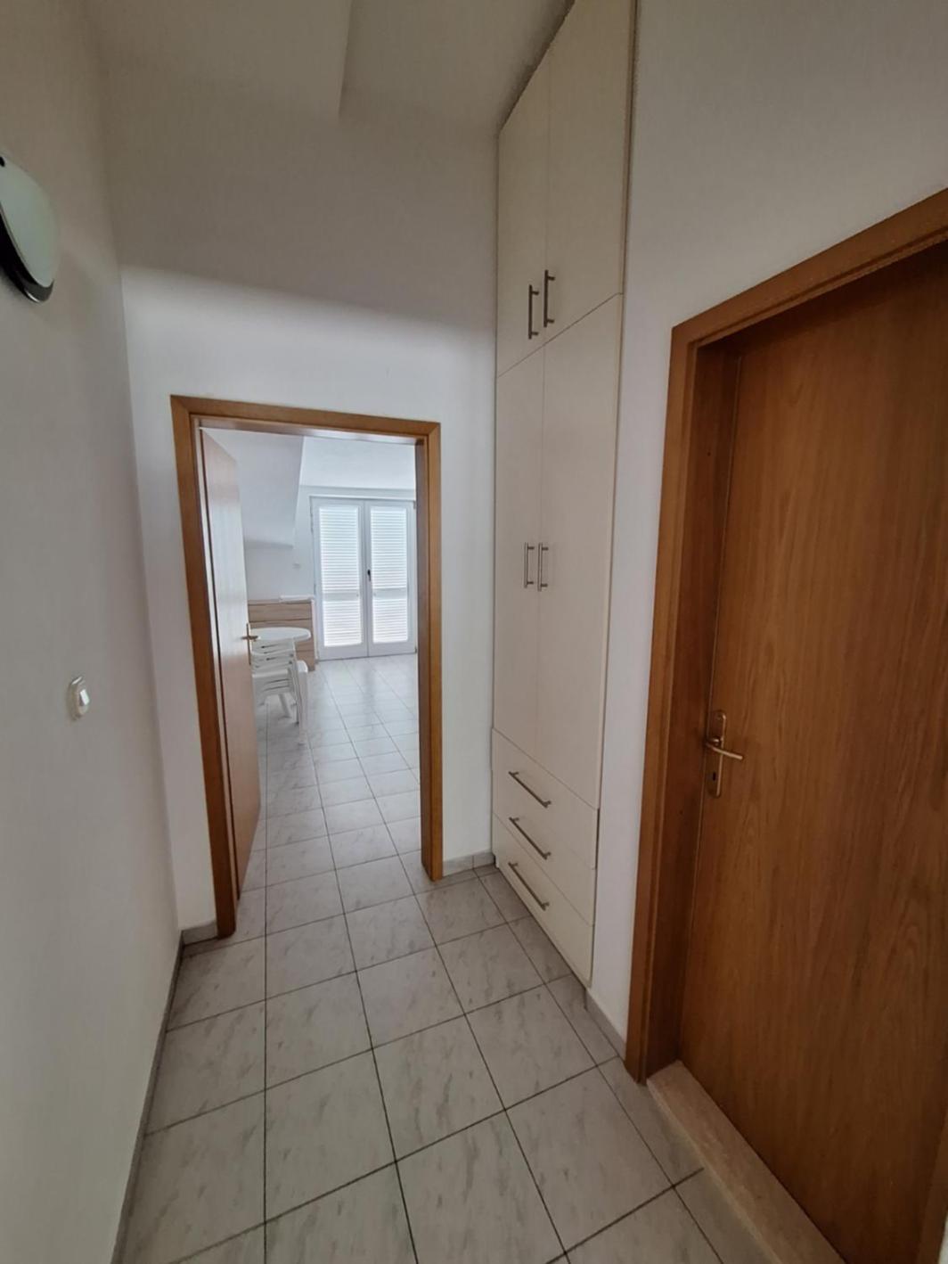 One-Bedroom Apartment with Balcony and Sea View photo 3