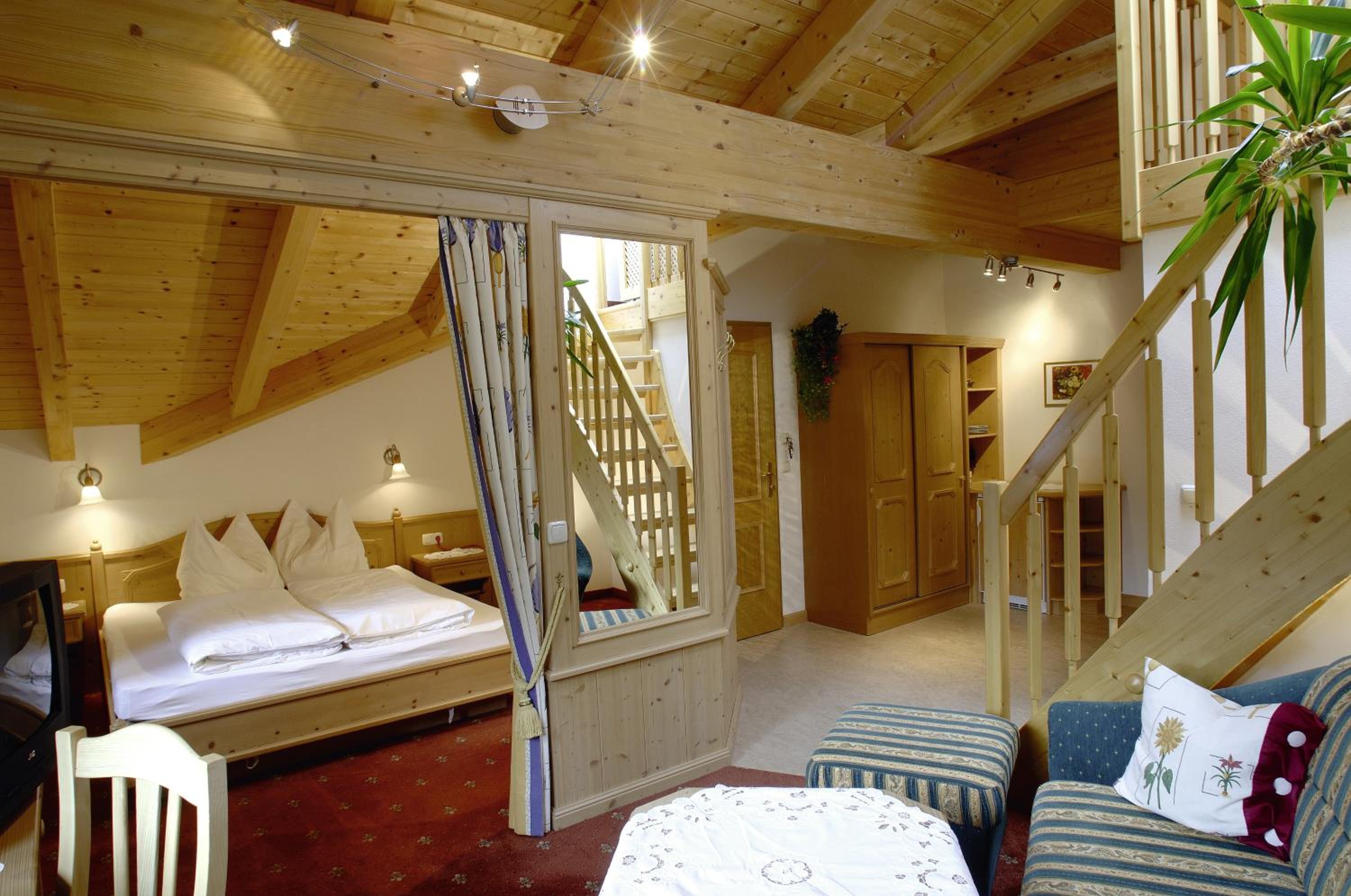 Family Apartment with Balcony - Photo 8