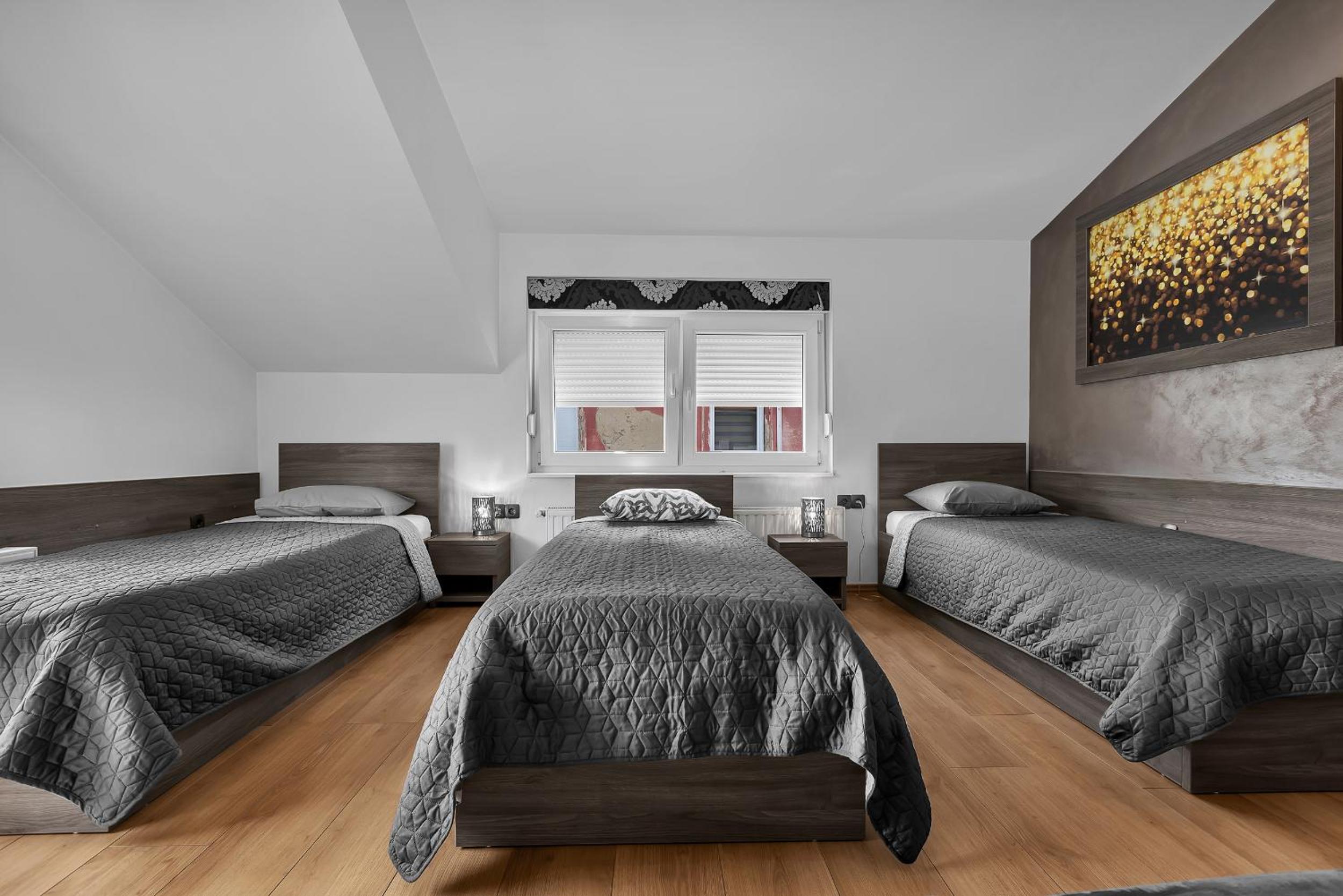 Apartment with Balcony - Photo 10
