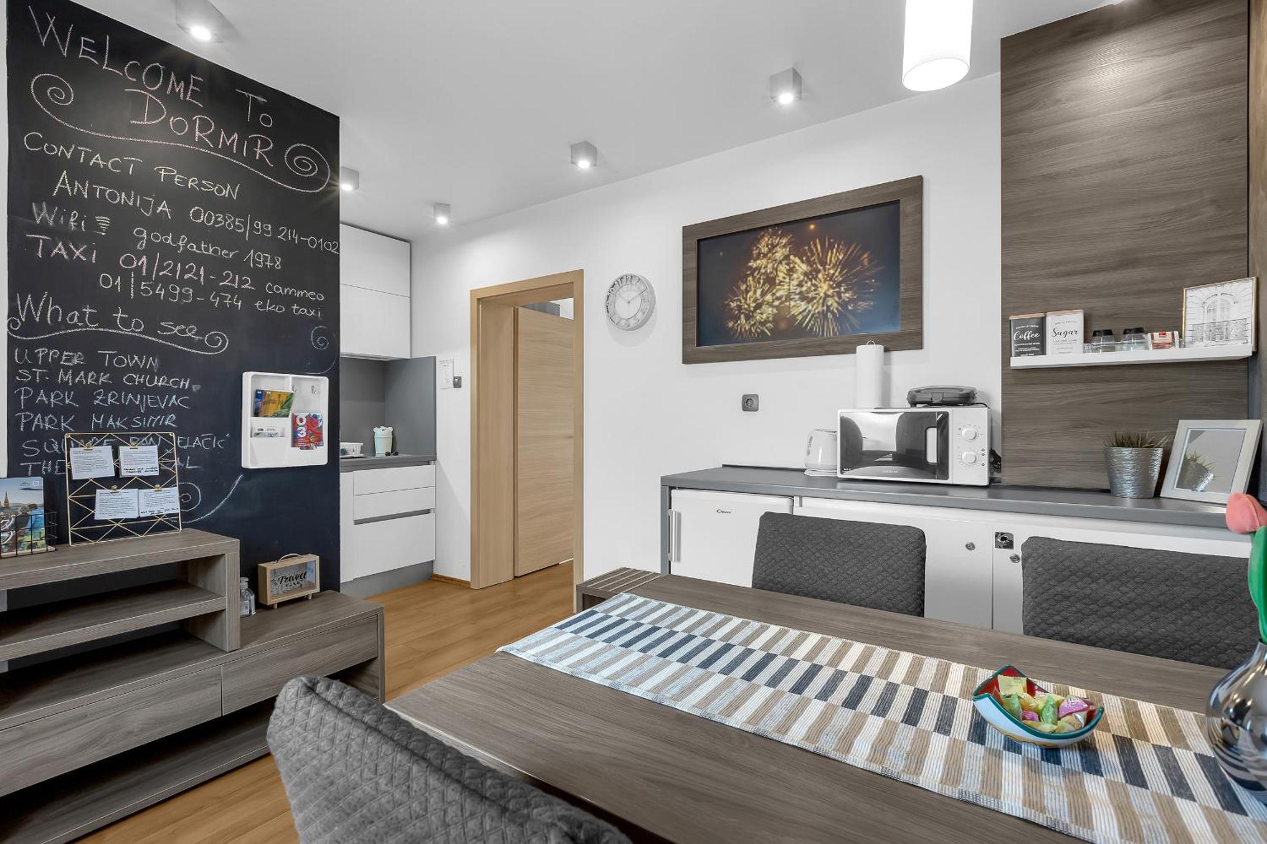 Apartment with Balcony - Photo 27