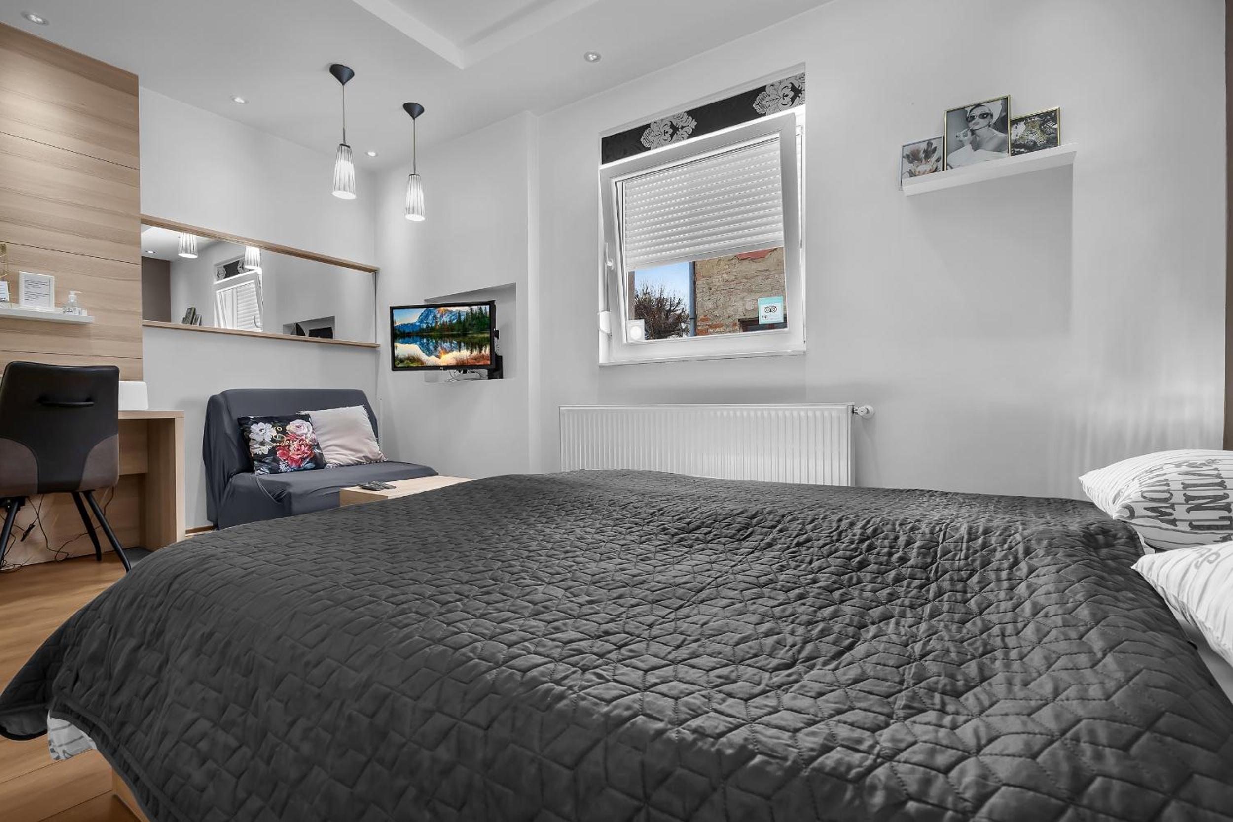 Apartment - Ground Floor - Photo 1