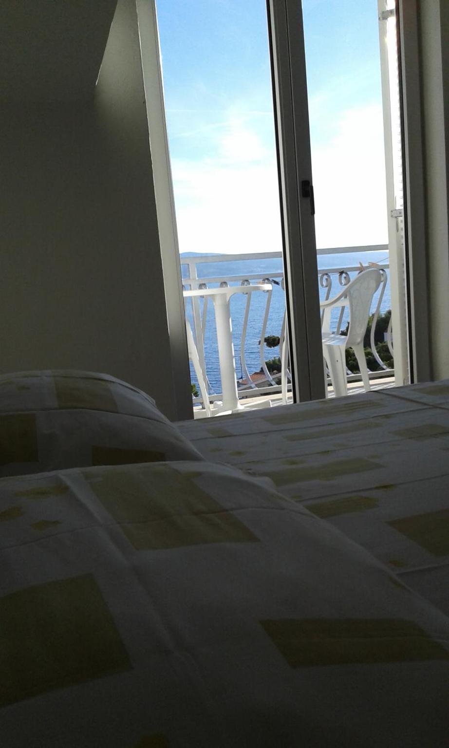 One-Bedroom Apartment with Balcony and Sea View photo 3