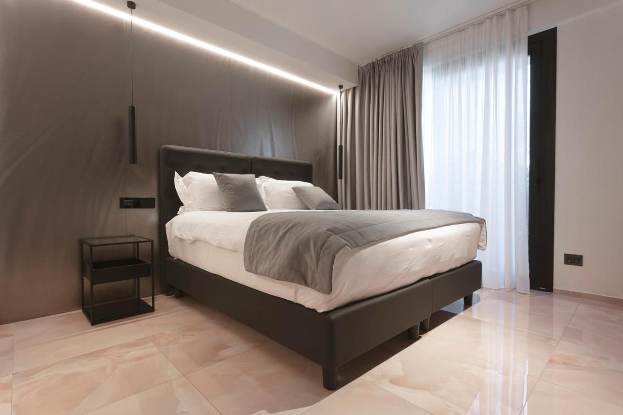 Deluxe Room - Photo 17