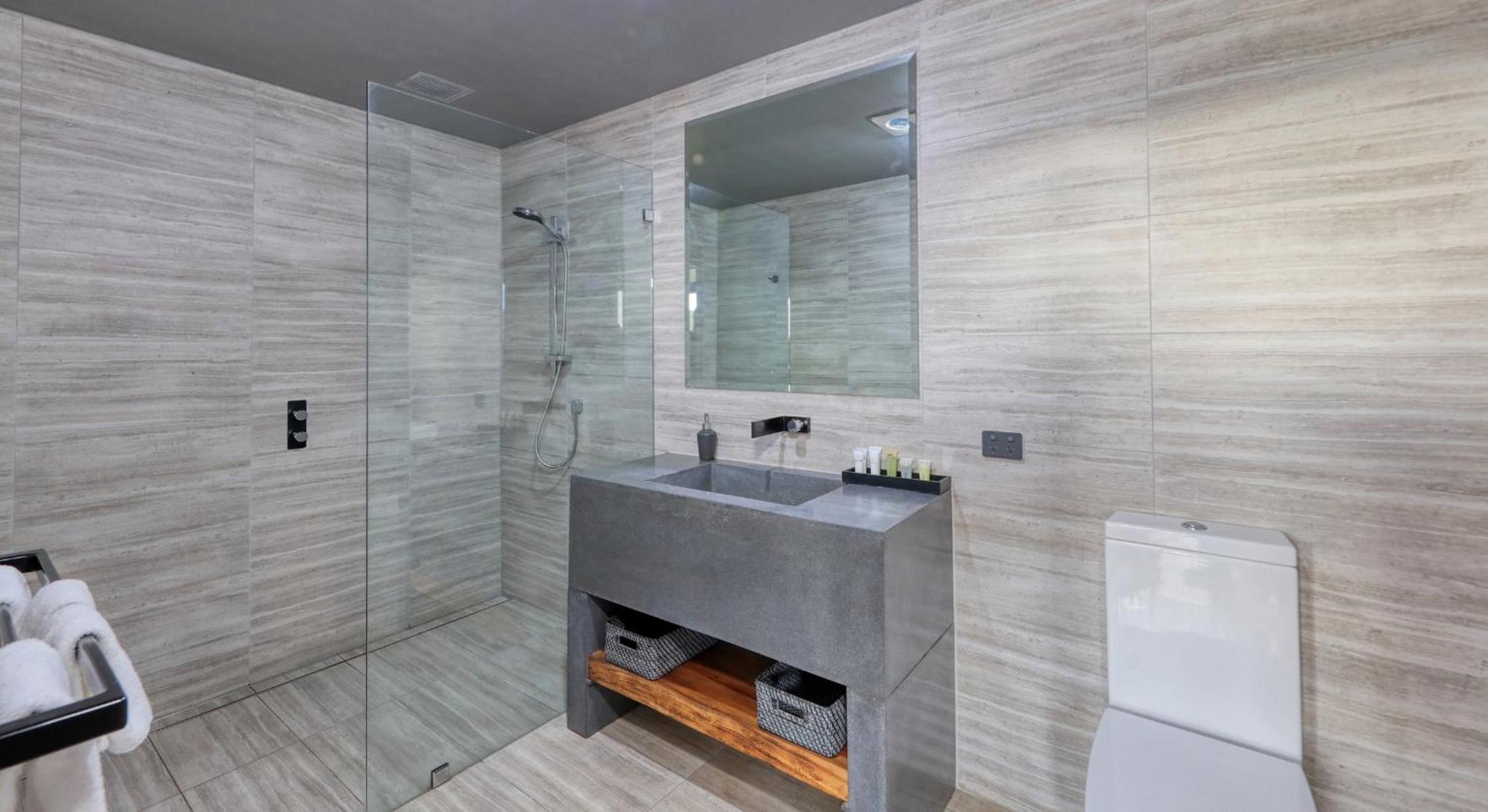 Queen Suite - Photo 4