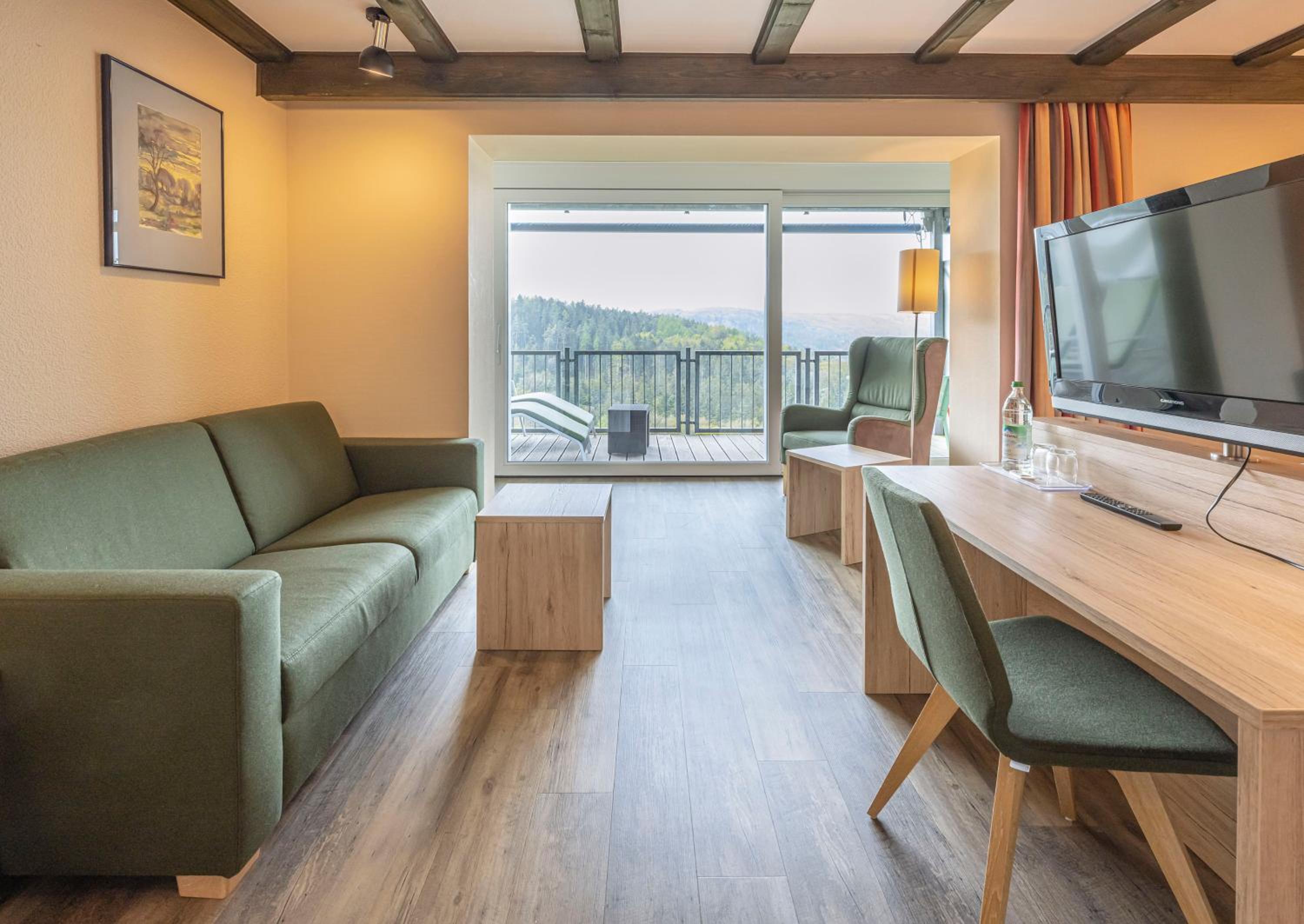 Deluxe Double Room with Balcony - Photo 7