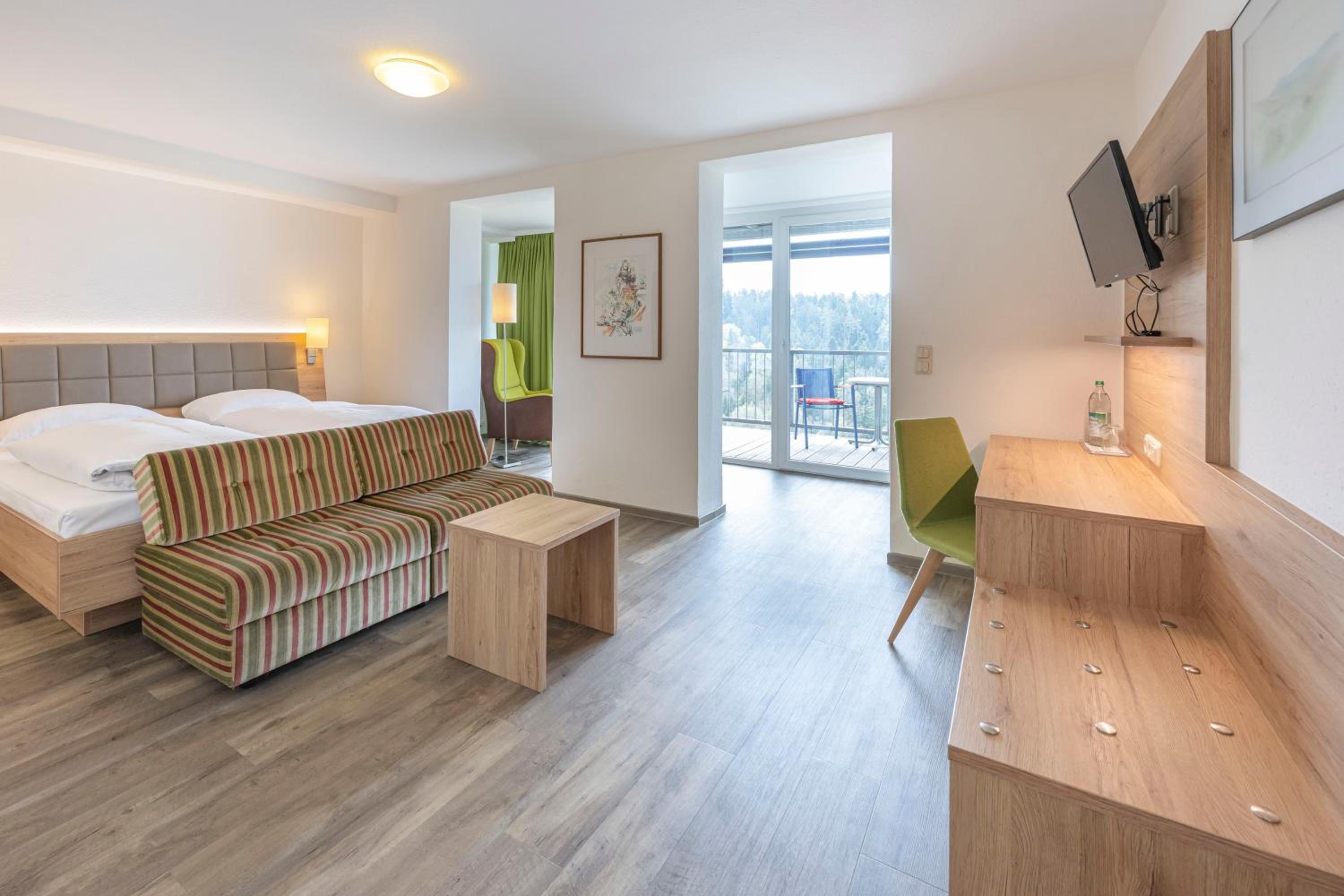 Deluxe Double Room with Balcony - Photo 3
