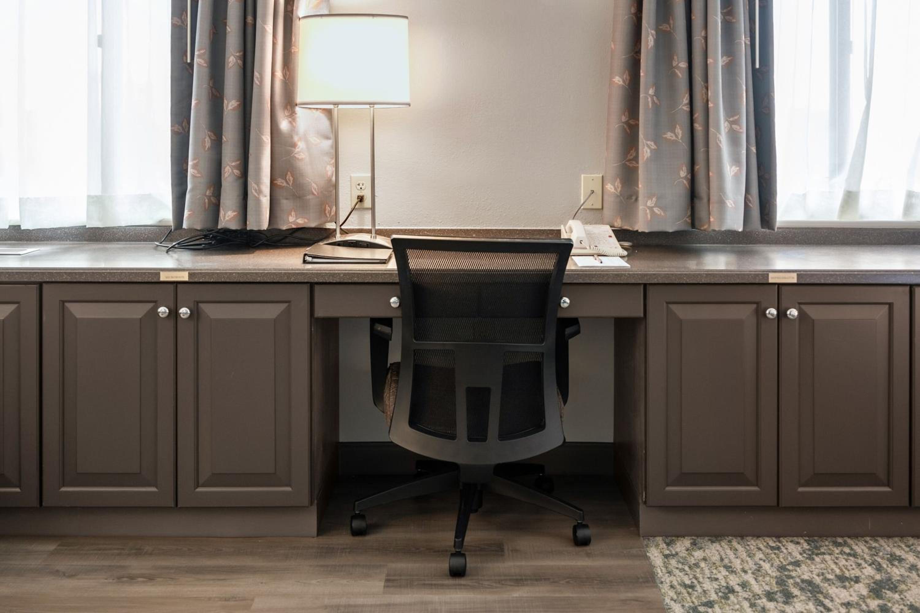 Executive King Room - Photo 9