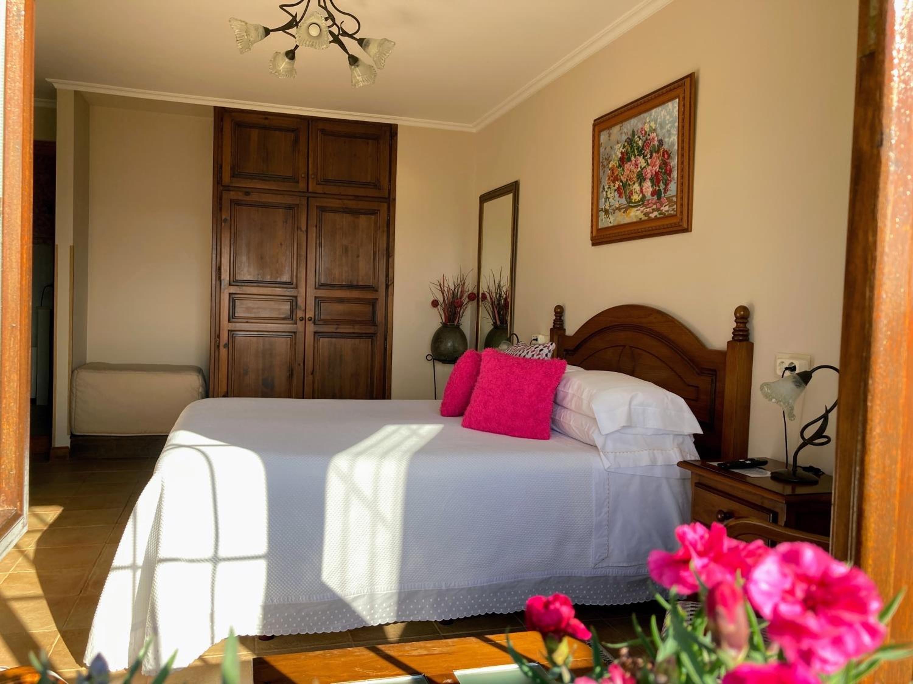 Double Room - Photo 12