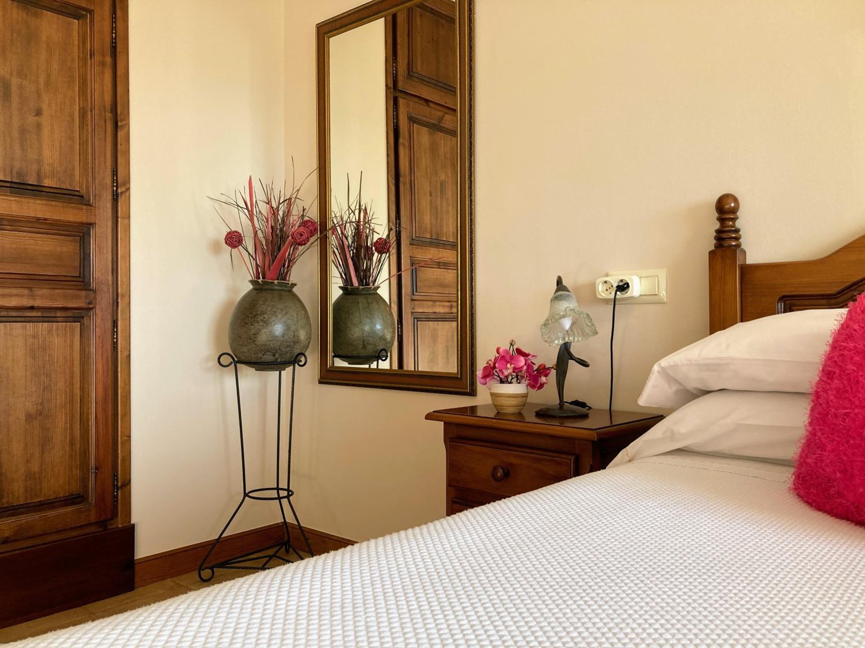Double Room - Photo 7