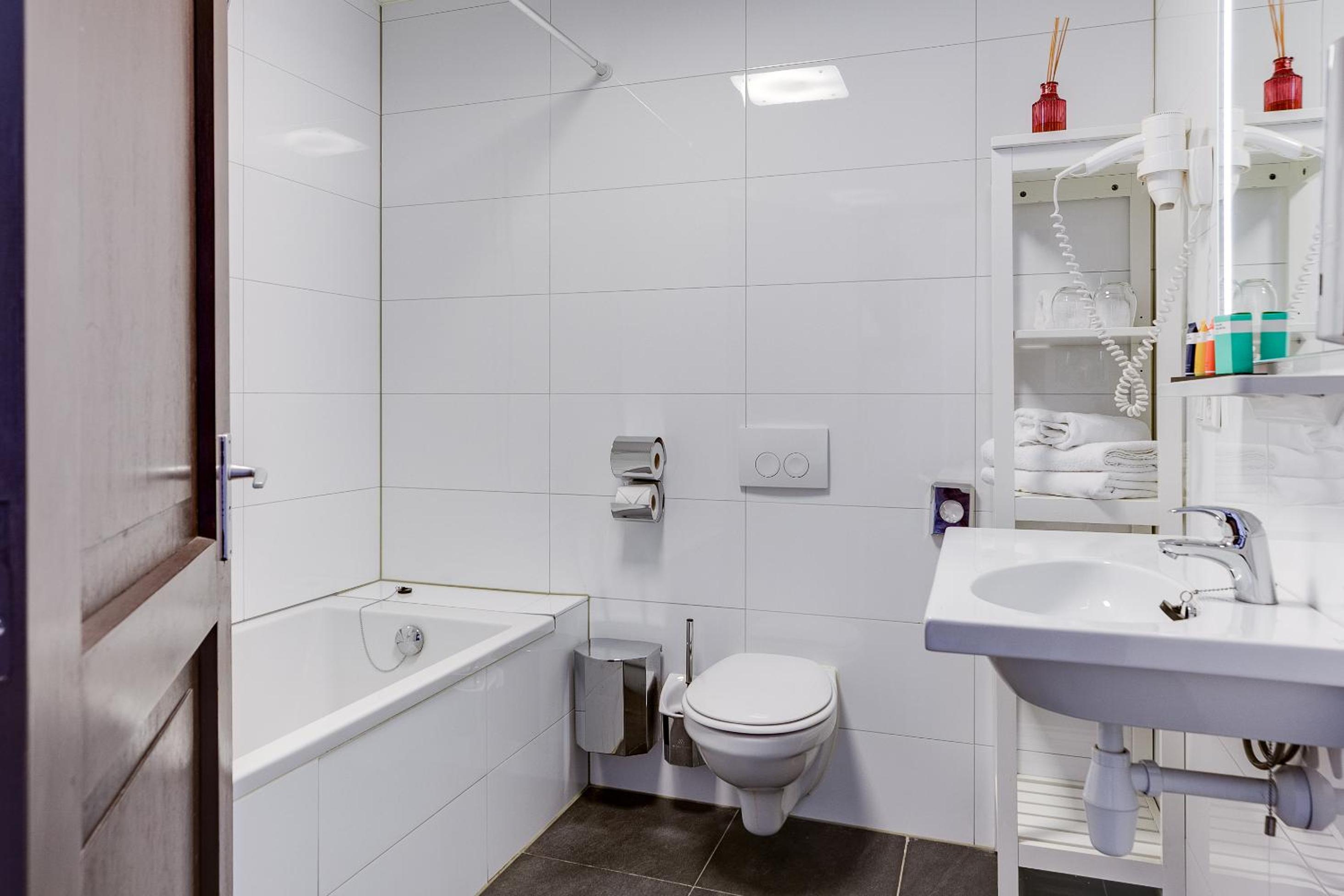 Standard Double or Twin Room photo 3