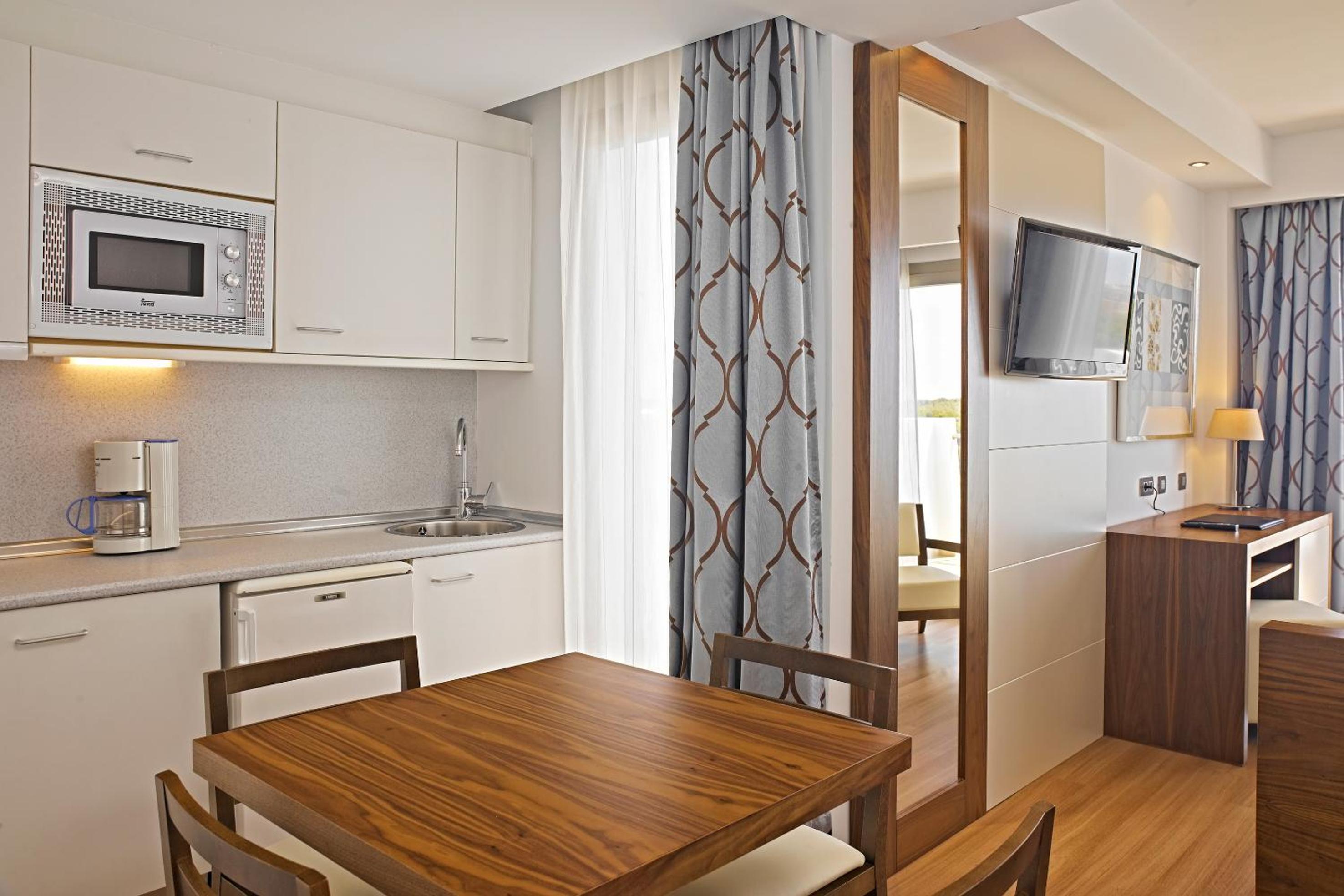 One-Bedroom Standard Apartment - Photo 3
