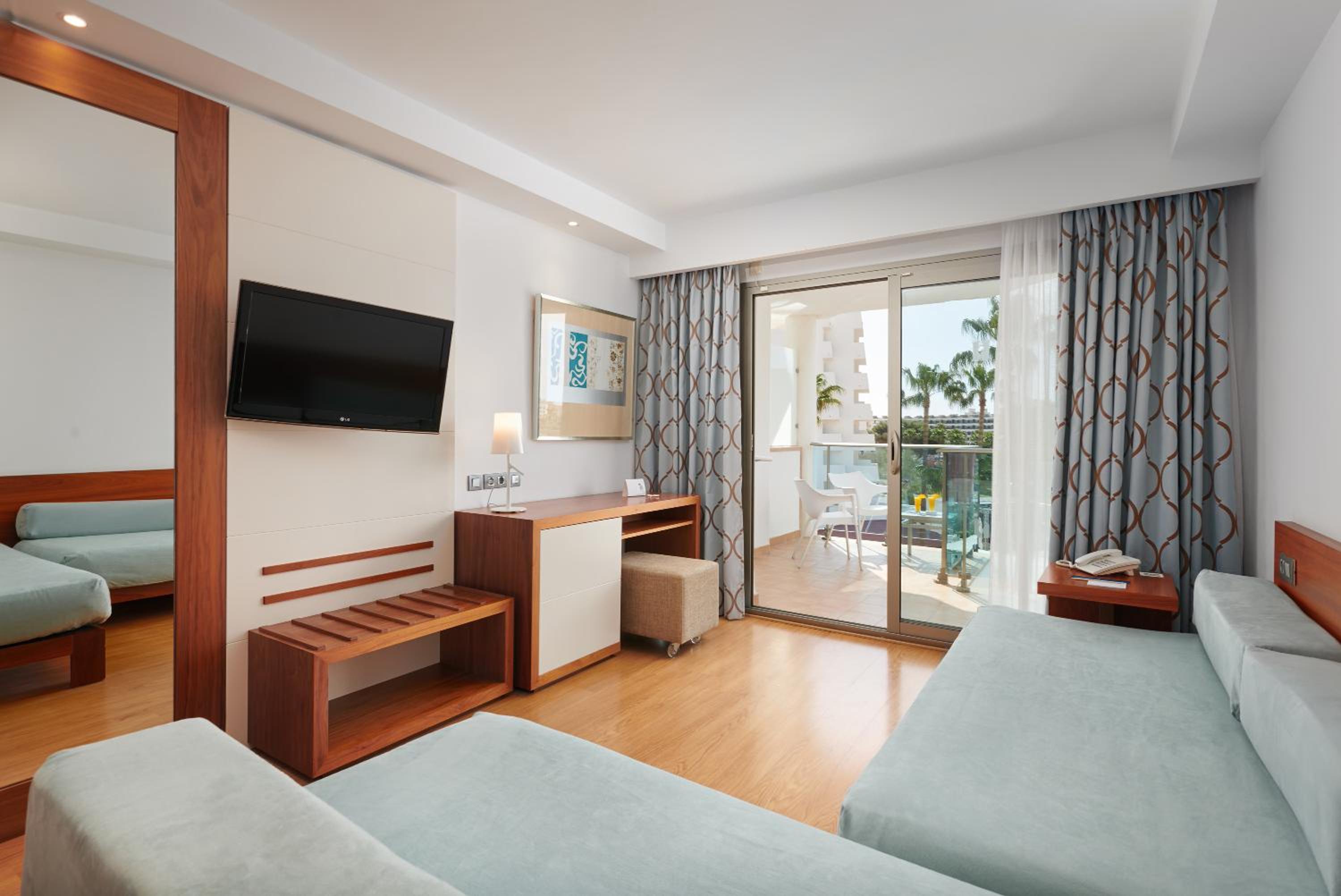 One-Bedroom Standard Apartment - Photo 10