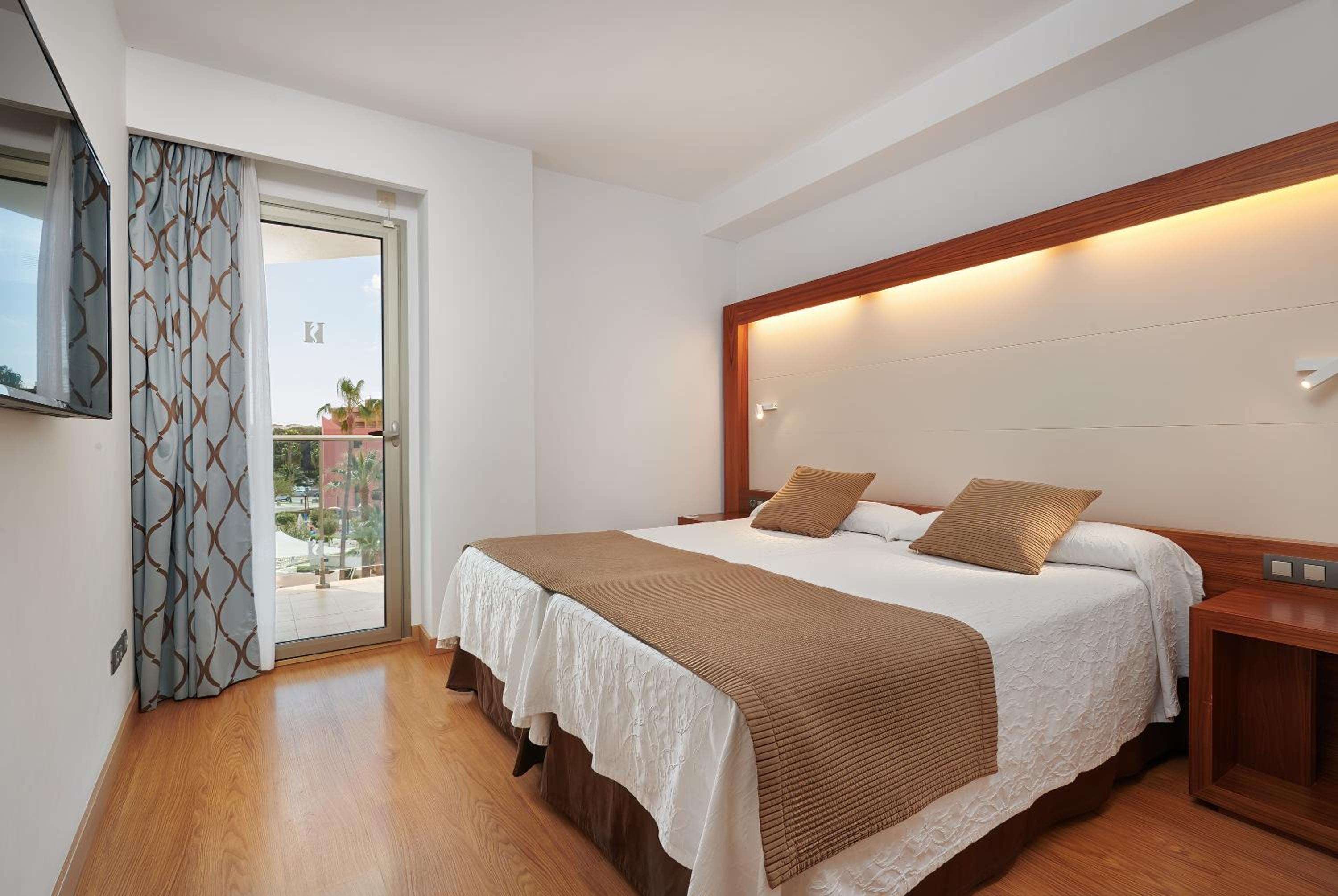 One-Bedroom Standard Apartment - Photo 1